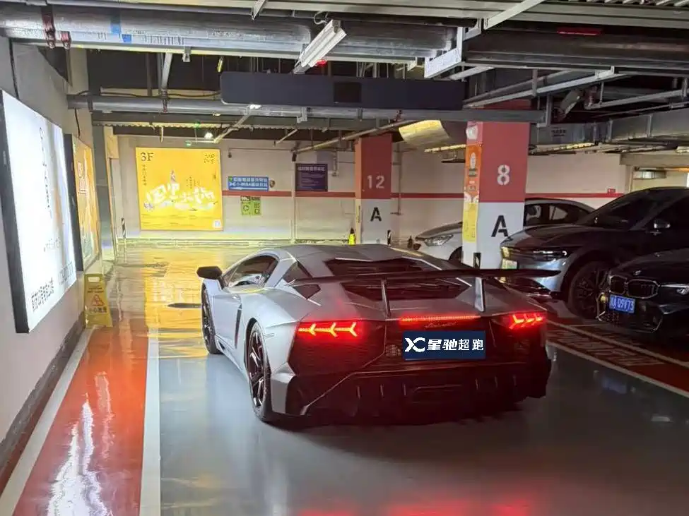 Lamborghini Aventador 2011 LP 700-4 фото 7