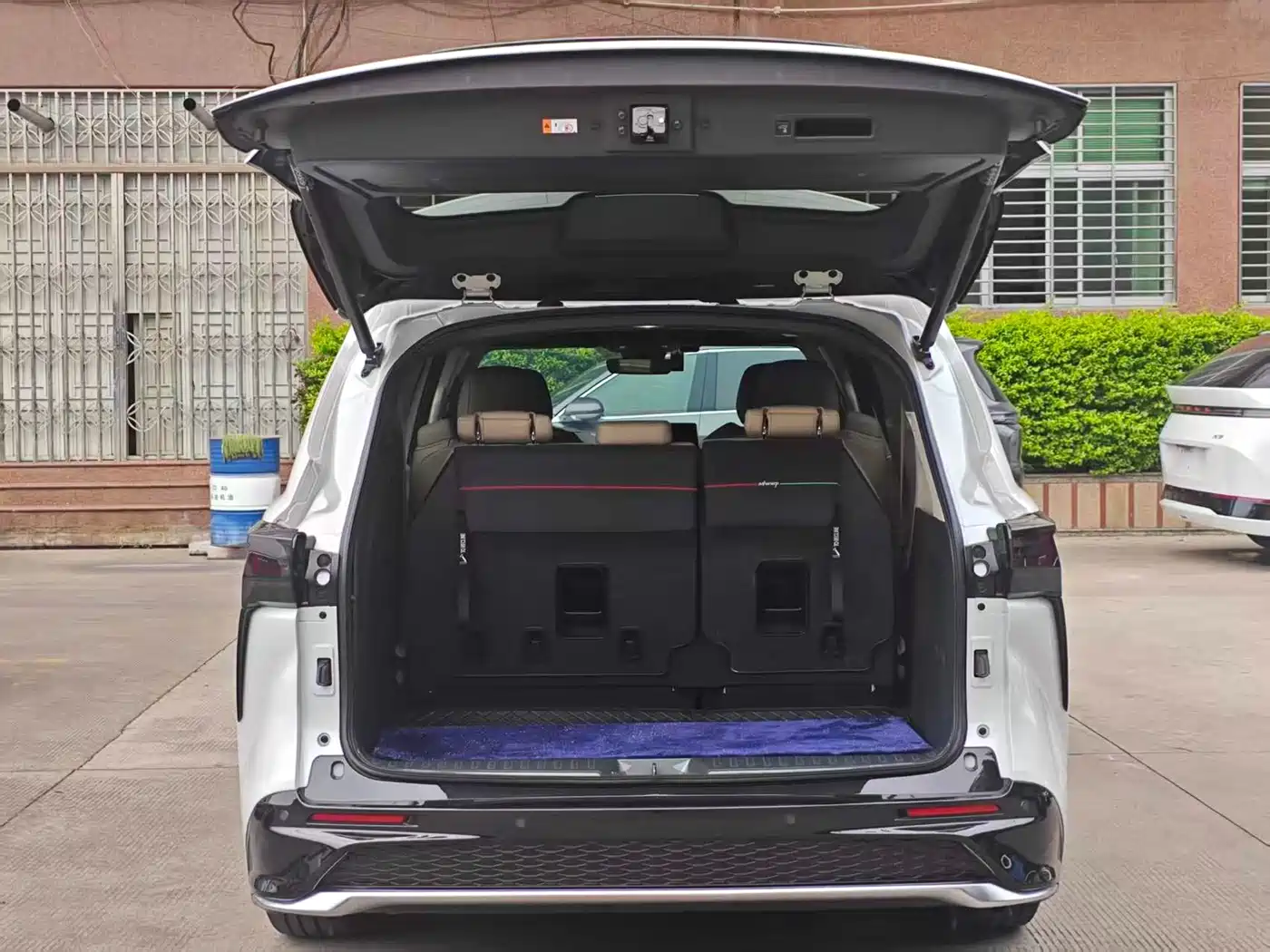 Toyota Granvia 2023 2.5L Hybrid Prestige PLUS Edition фото 6