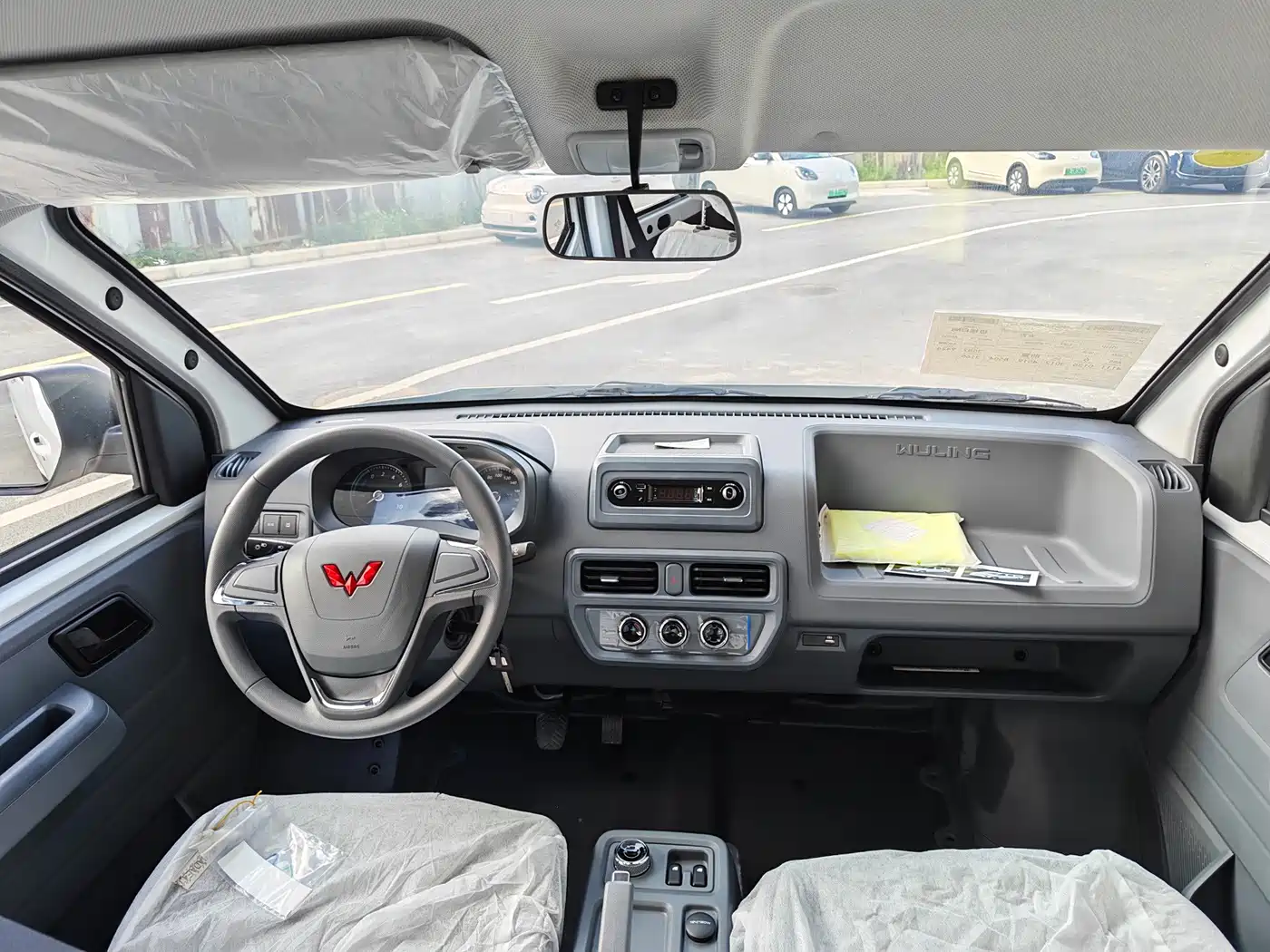 Wuling Motors Wuling Yangguang 2026 2026 Model 440km Passenger Van Comfort Version (6-Seater)