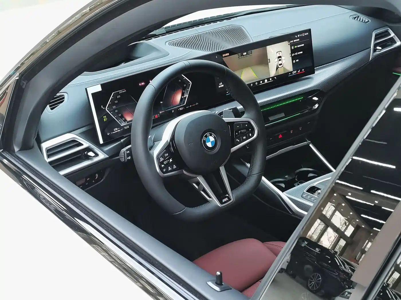BMW 3 Series 2025 330i M Sport Night Edition фото 13