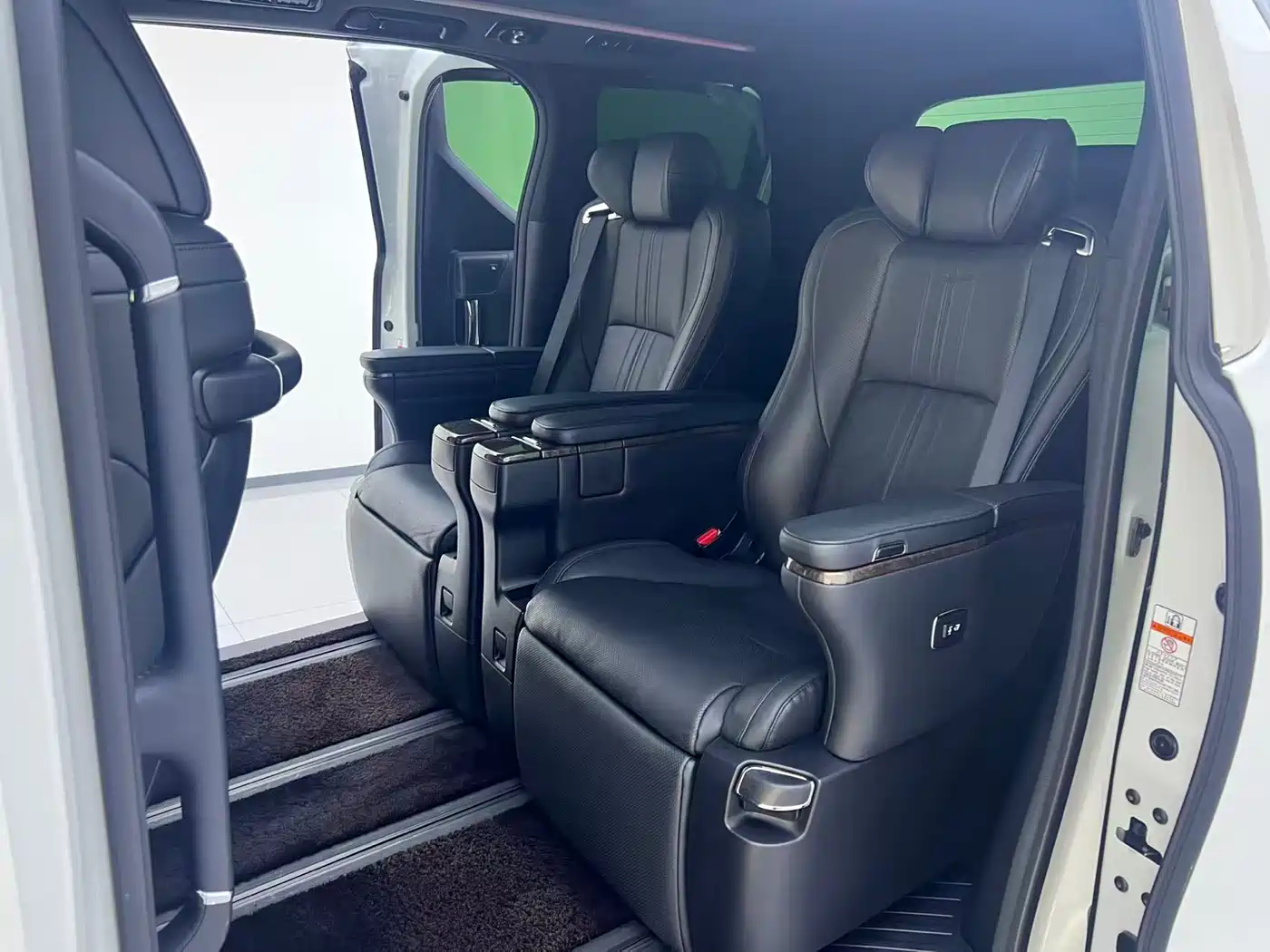 Toyota Alphard 2021 Hybrid 2.5L Premium фото 7