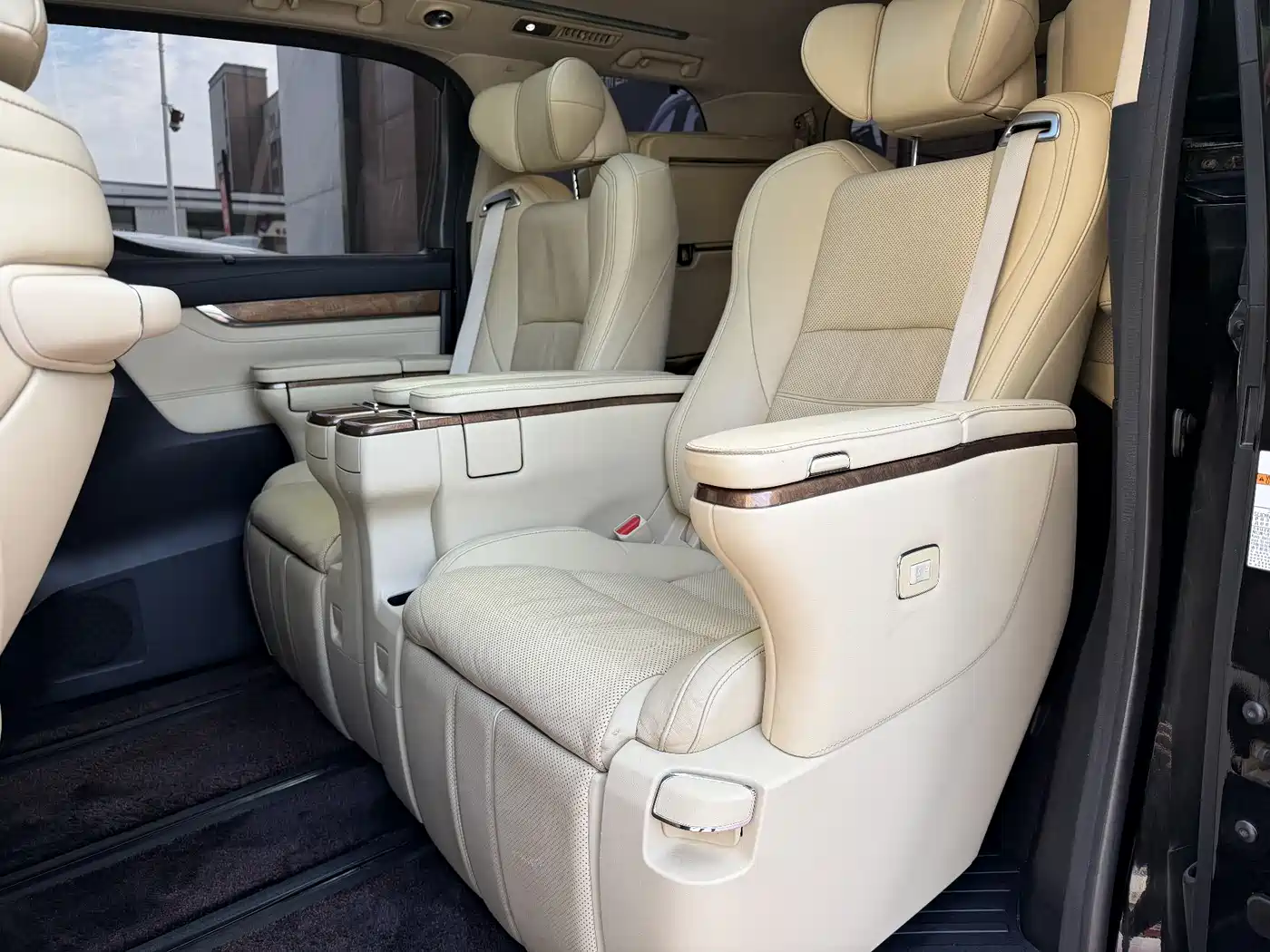 Toyota Alphard 2018 3.5L Premium фото 6