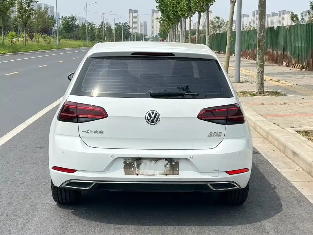 Volkswagen Golf 2018 230TSI Automatic Luxury фото 8
