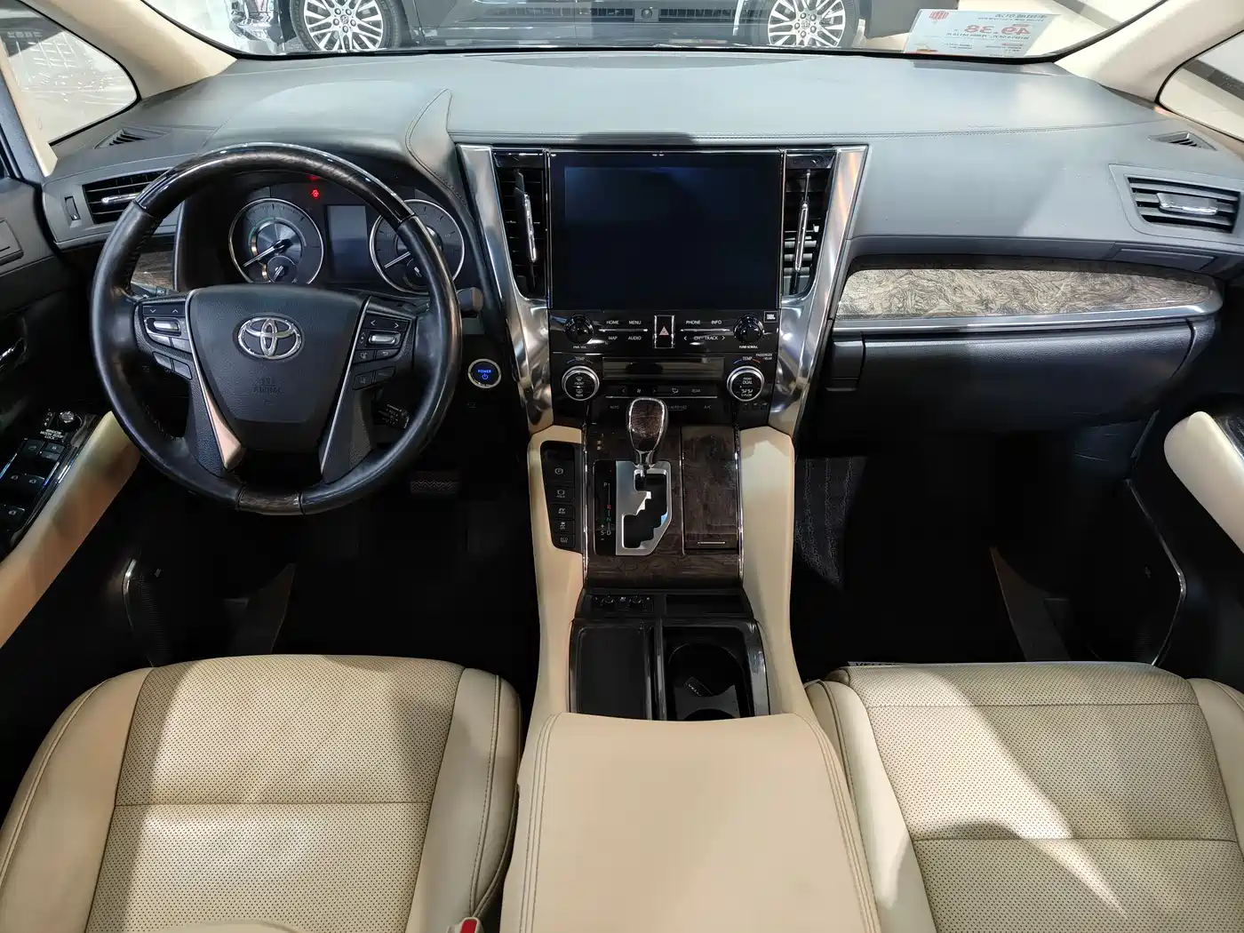 Toyota Vellfire 2020 Twin Engine 2.5L HV Premium Edition фото 5