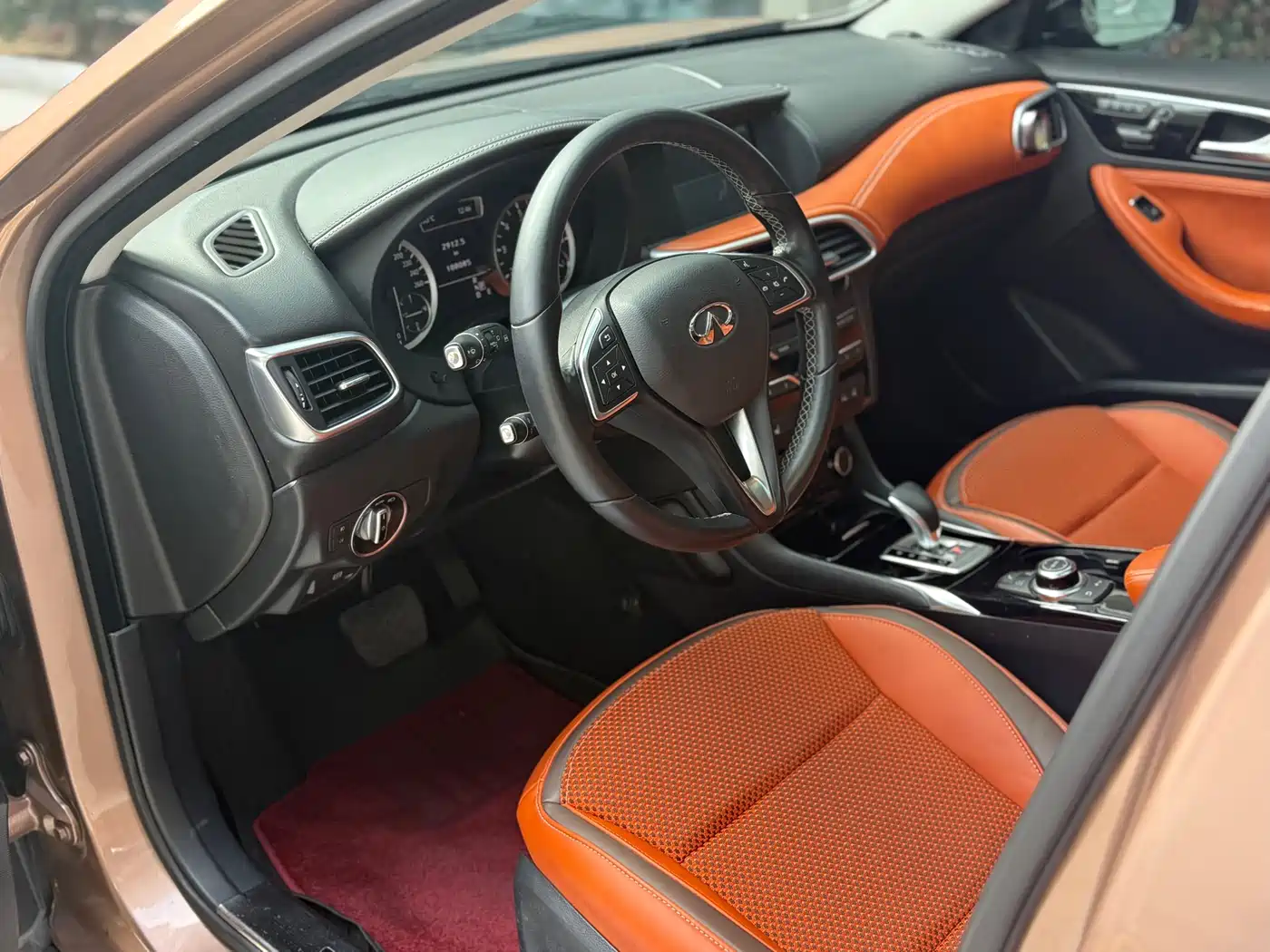 Infiniti QX30 2017 2.0T 4WD Sport Edition фото 4