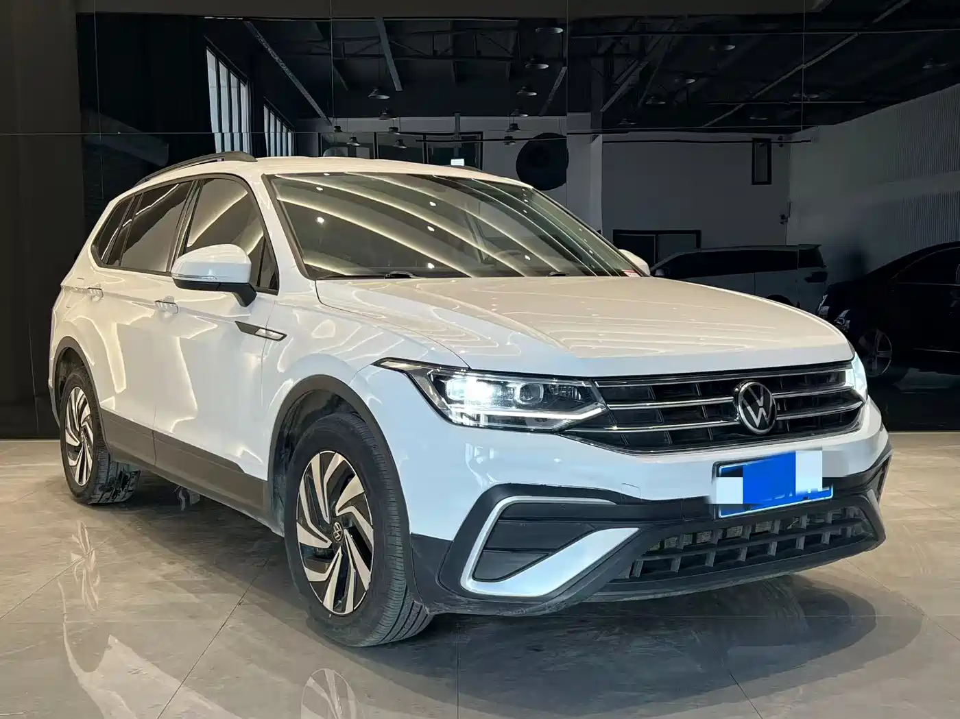 VOLKSWAGEN TIGUAN L