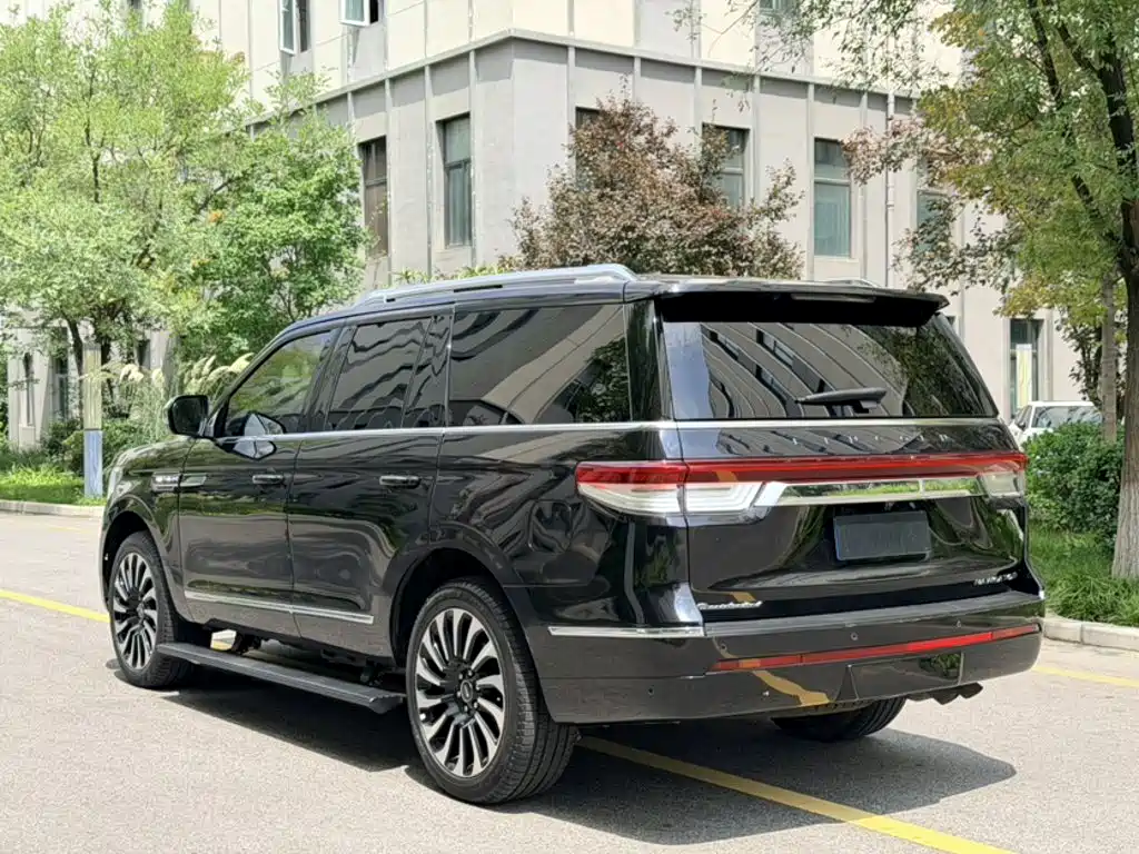 Lincoln Navigator 2023 2022 3.5T Presidential Edition