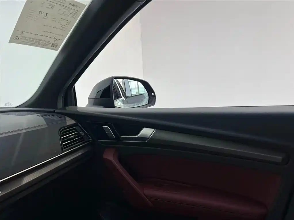 Audi Q5L 2025 45th Anniversary Edition 40 TFSI Luxury Sport фото 8