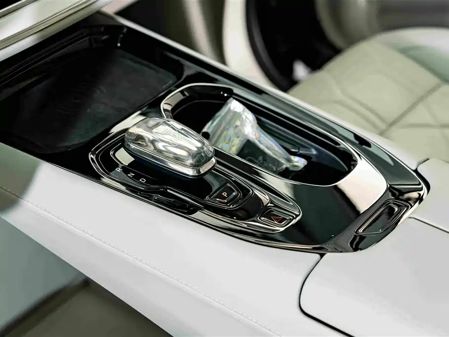 Volvo EM90 2026 2025 Ultra Six-Seater