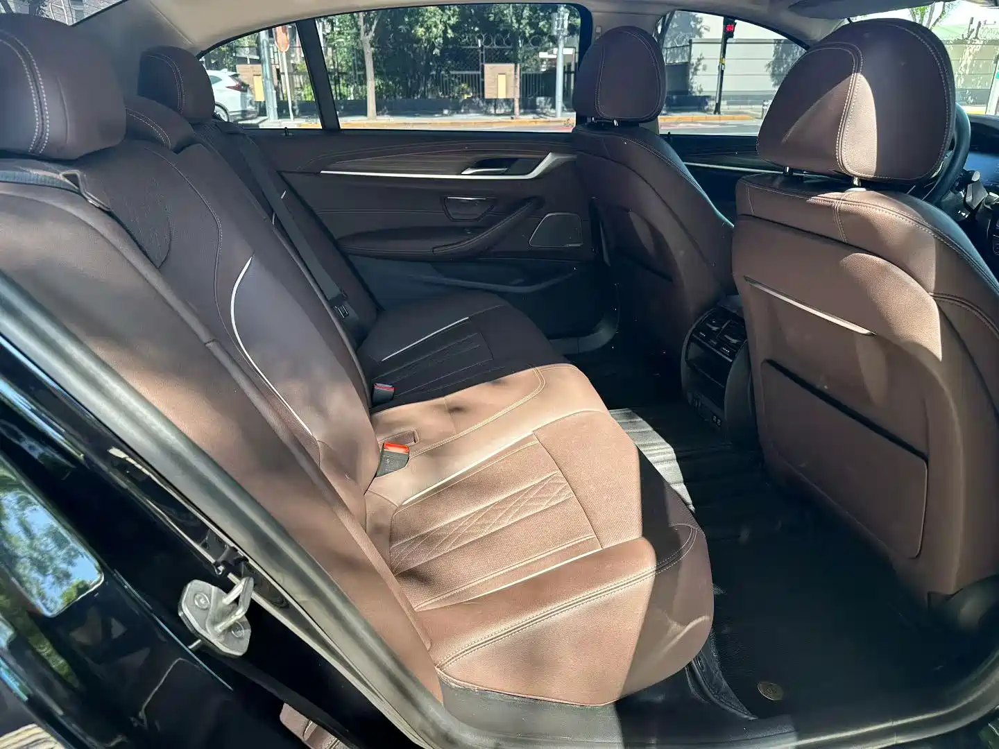Photo 8 - BMW 5 Series