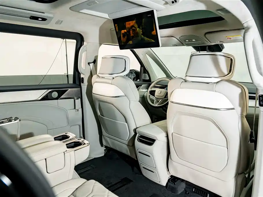 Volvo EM90 2026 2025 Ultra Six-Seater