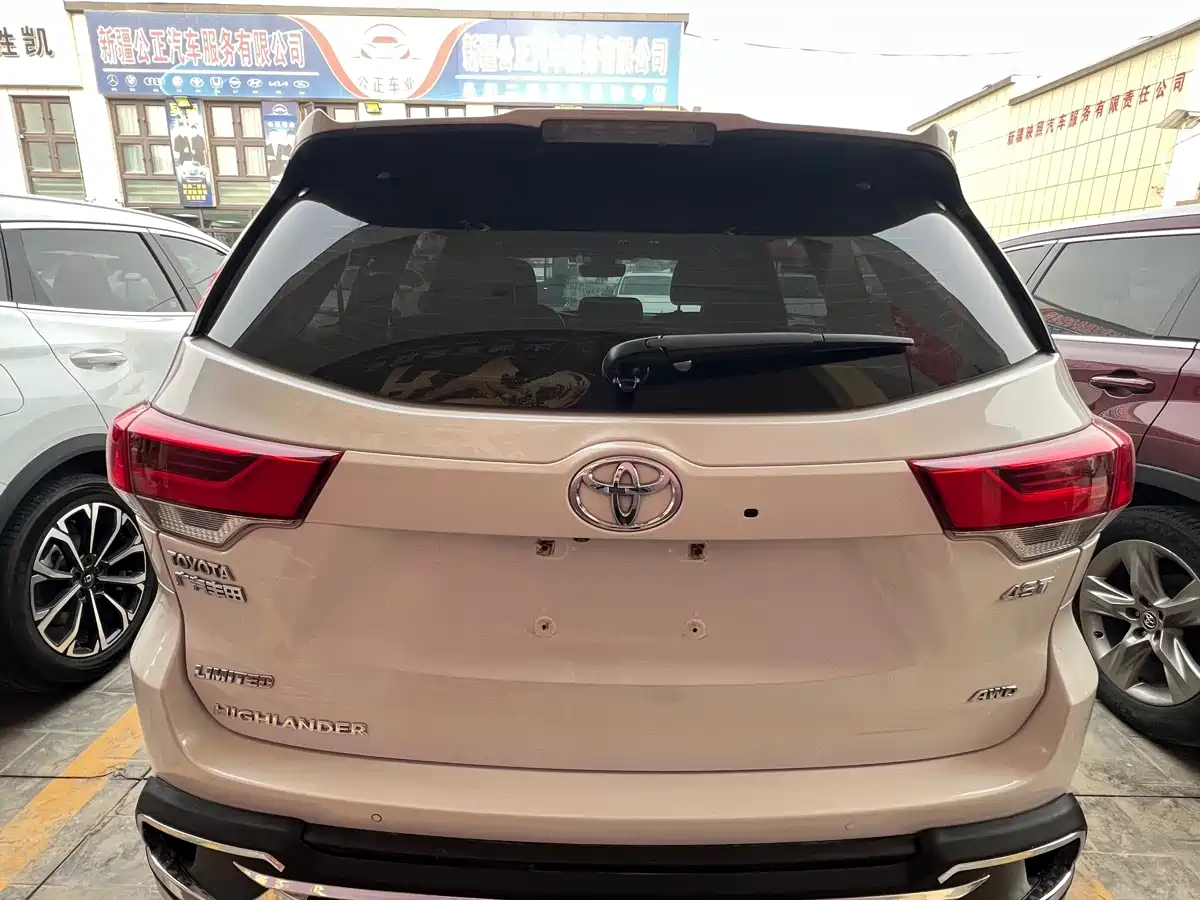 Toyota Highlander 2018 2.0T 4WD Ultimate 7-seater (China V) фото 8