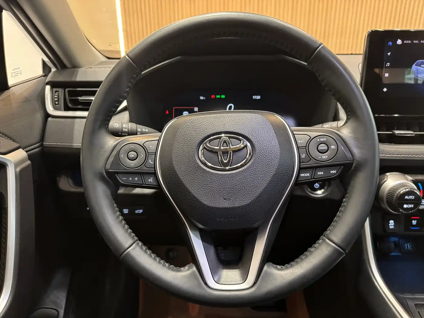Toyota Wildlander 2023 Hybrid 2.5L E-CVT AWD Premium Edition фото 7