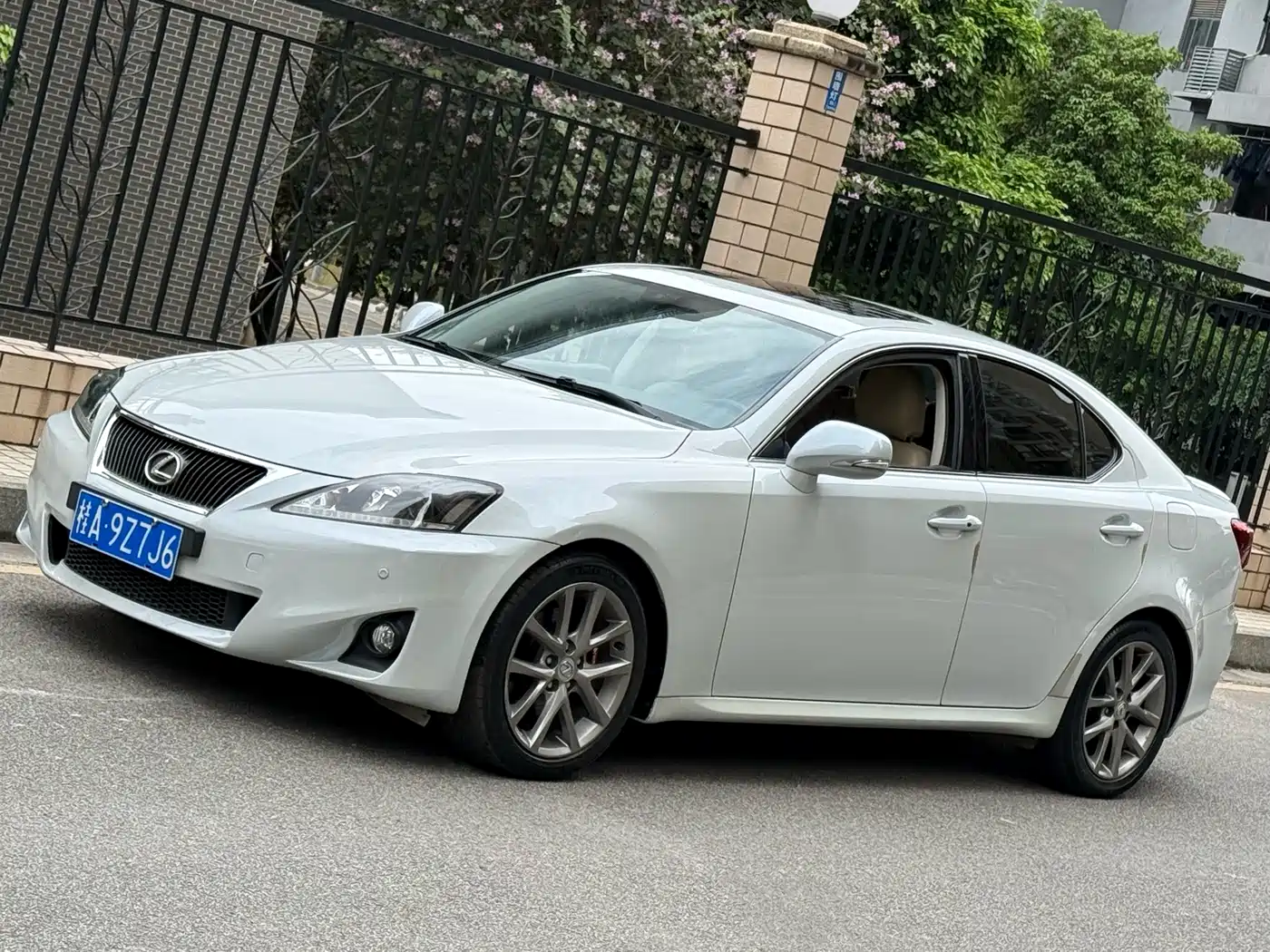 Photo 1 - Lexus IS