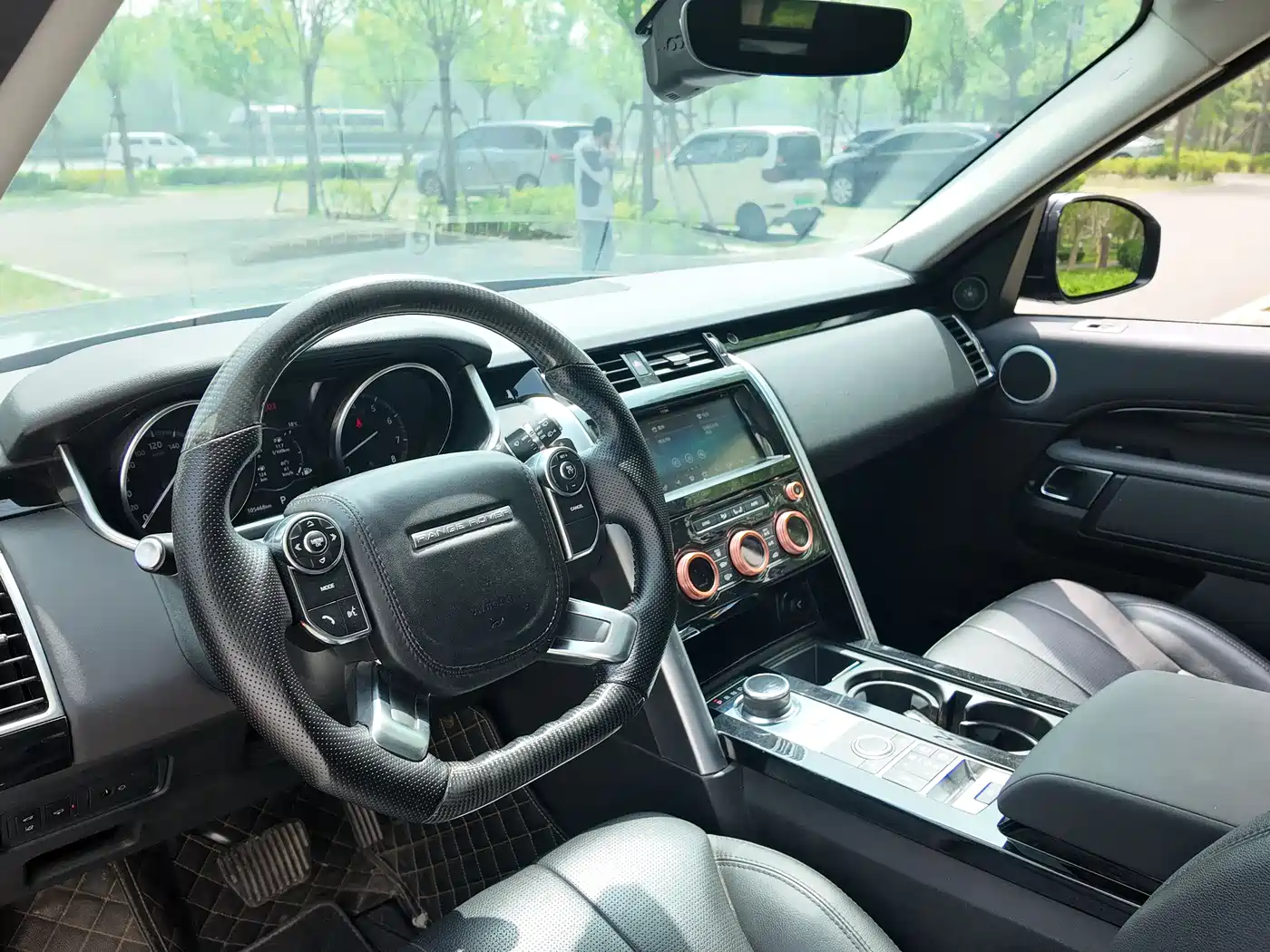 Land Rover Discovery 2018 3.0 SC V6 SE фото 4