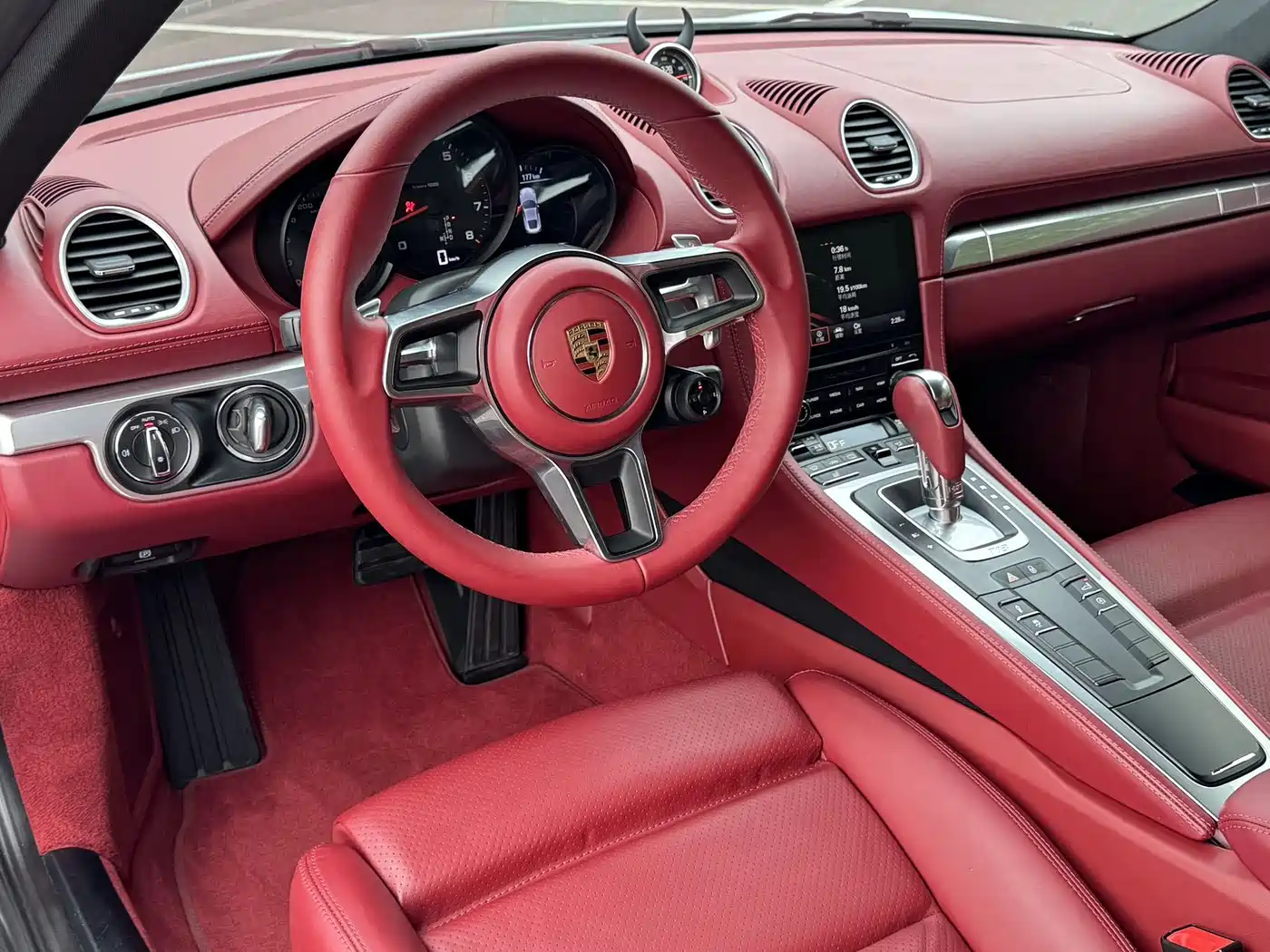 Porsche 718 2018 Cayman 2.0T фото 9