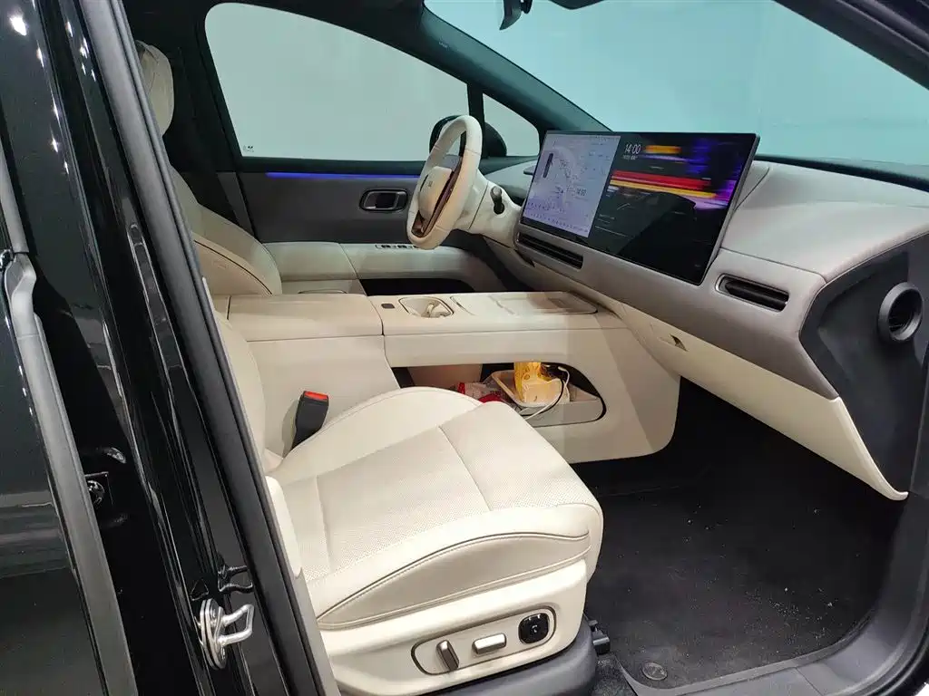 Li Auto i6 2026 2025 2WD Base Model