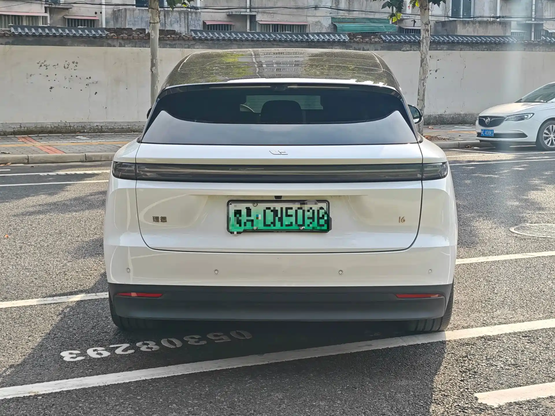 Photo 8 - Li Auto i6