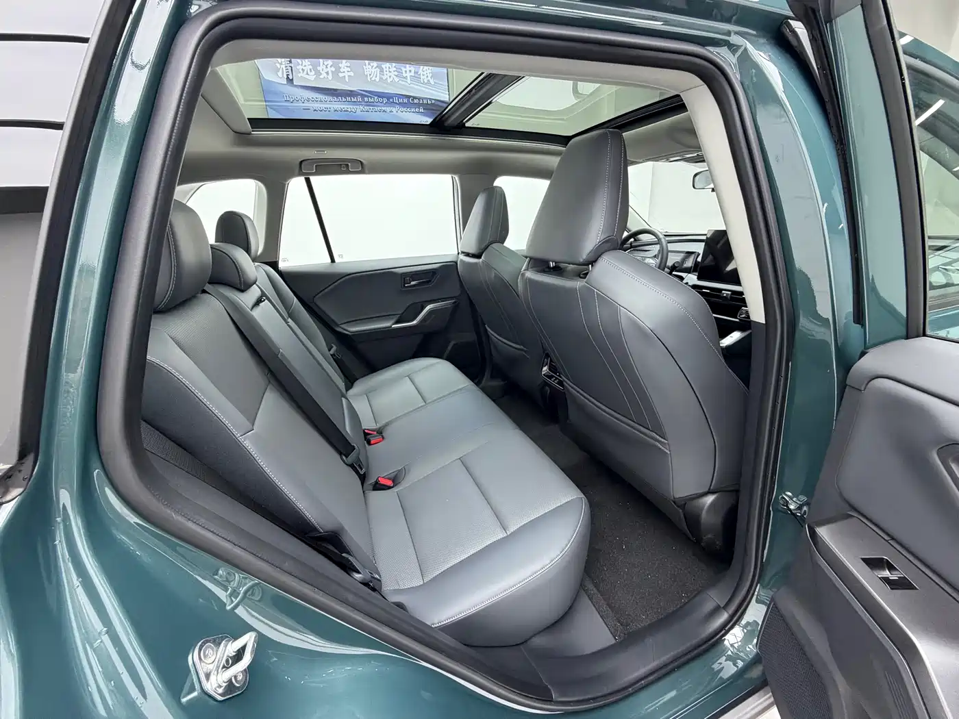 Фото 19 - Toyota RAV4