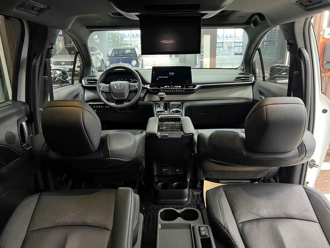Toyota Granvia 2023 2.5L Hybrid Flagship VIP Edition фото 8