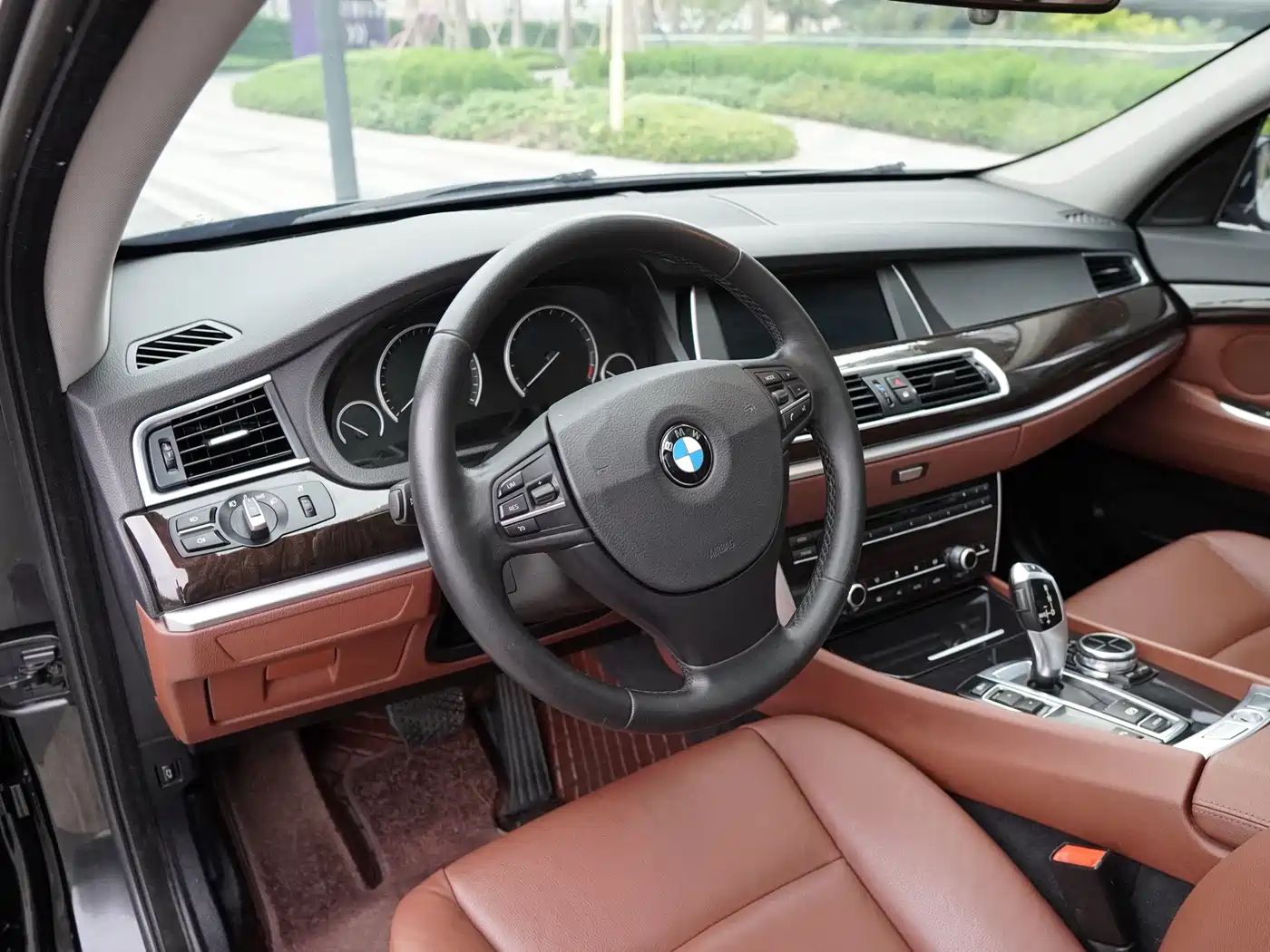 BMW 5 Series GT 2013 535i Elegance фото 24