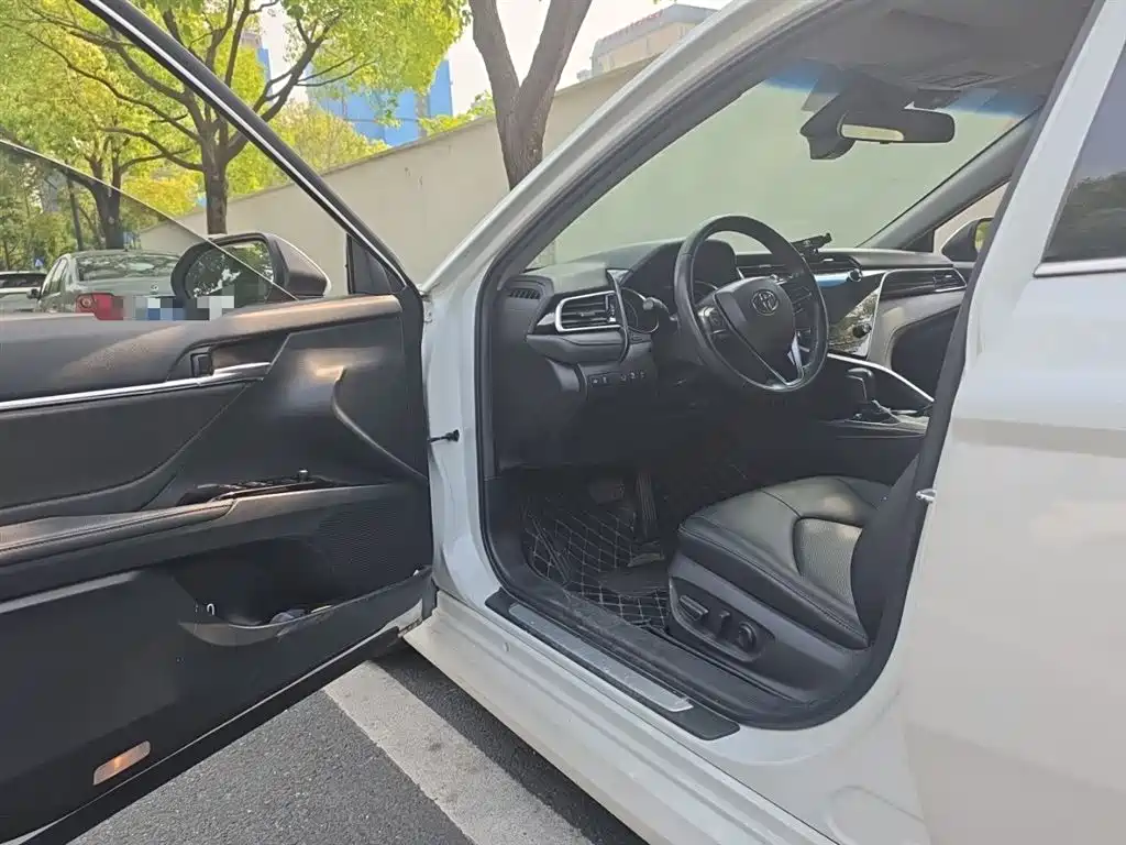 Toyota Camry 2019 2.5G Luxury Edition China VI фото 14