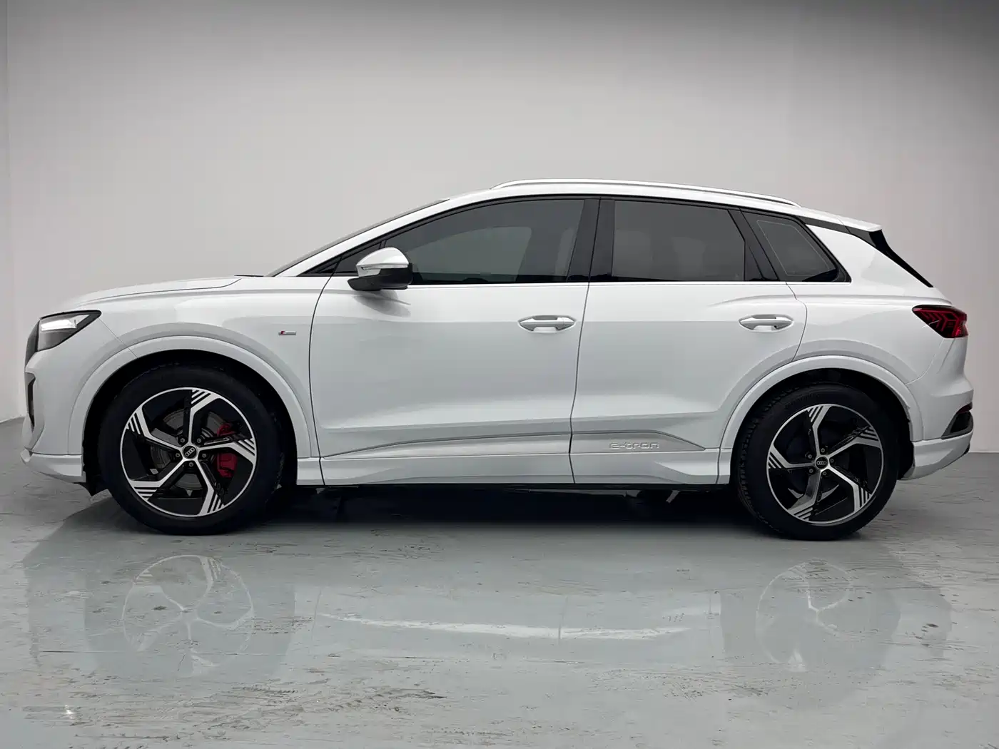 Audi Q4 e-tron 2022 50 e-tron quattro Innovation Edition фото 11
