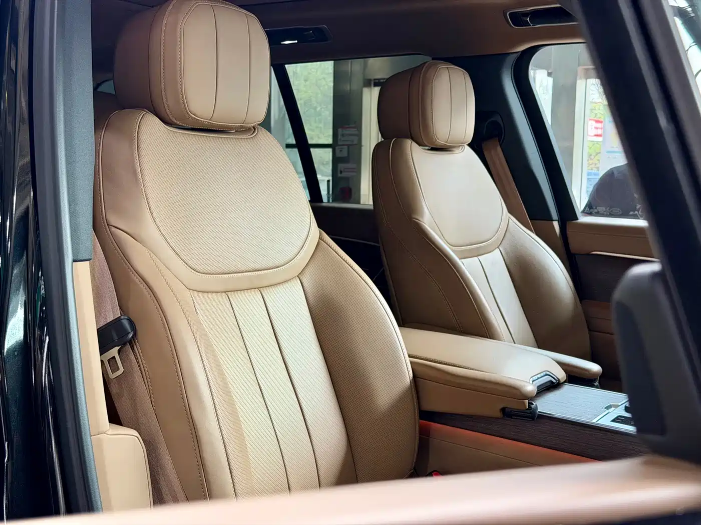 Land Rover Range Rover 2023 3.0 L6 360PS Golden Age Edition фото 22