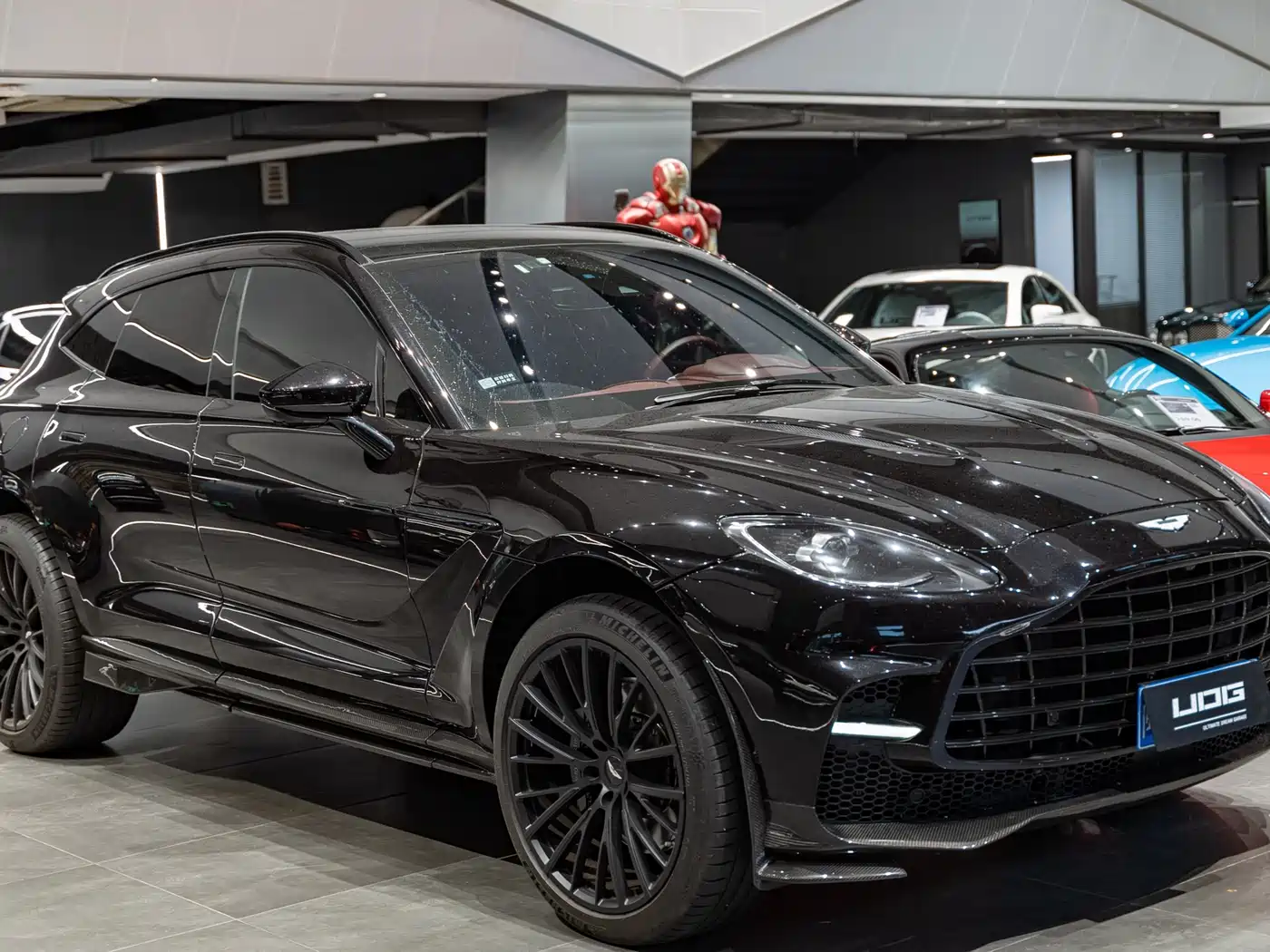 ASTON MARTIN DBX