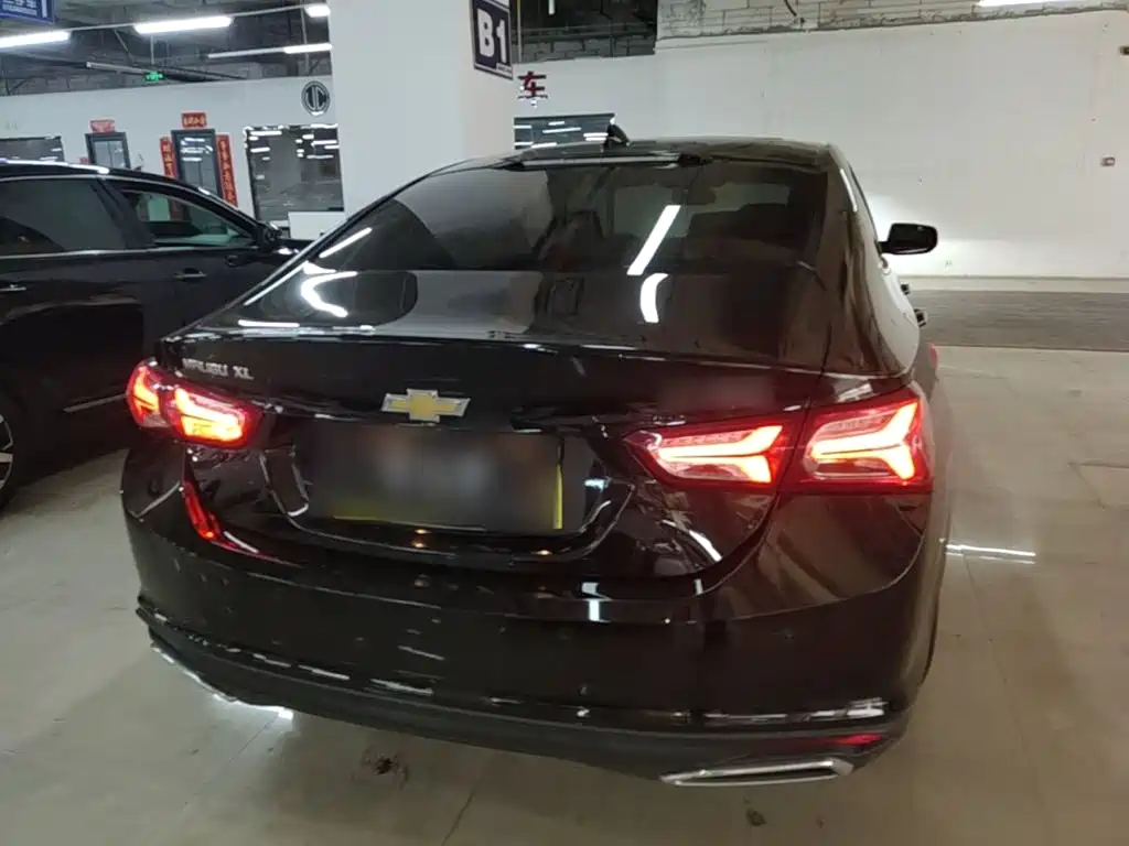 Photo 6 - Chevrolet Malibu XL