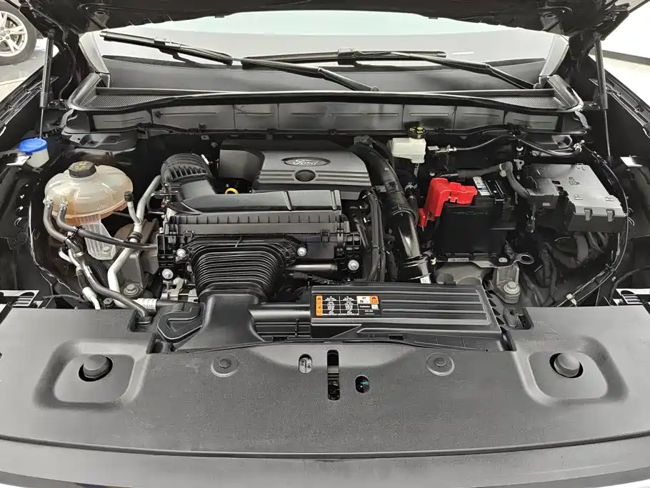 Фото 10 - Ford Edge