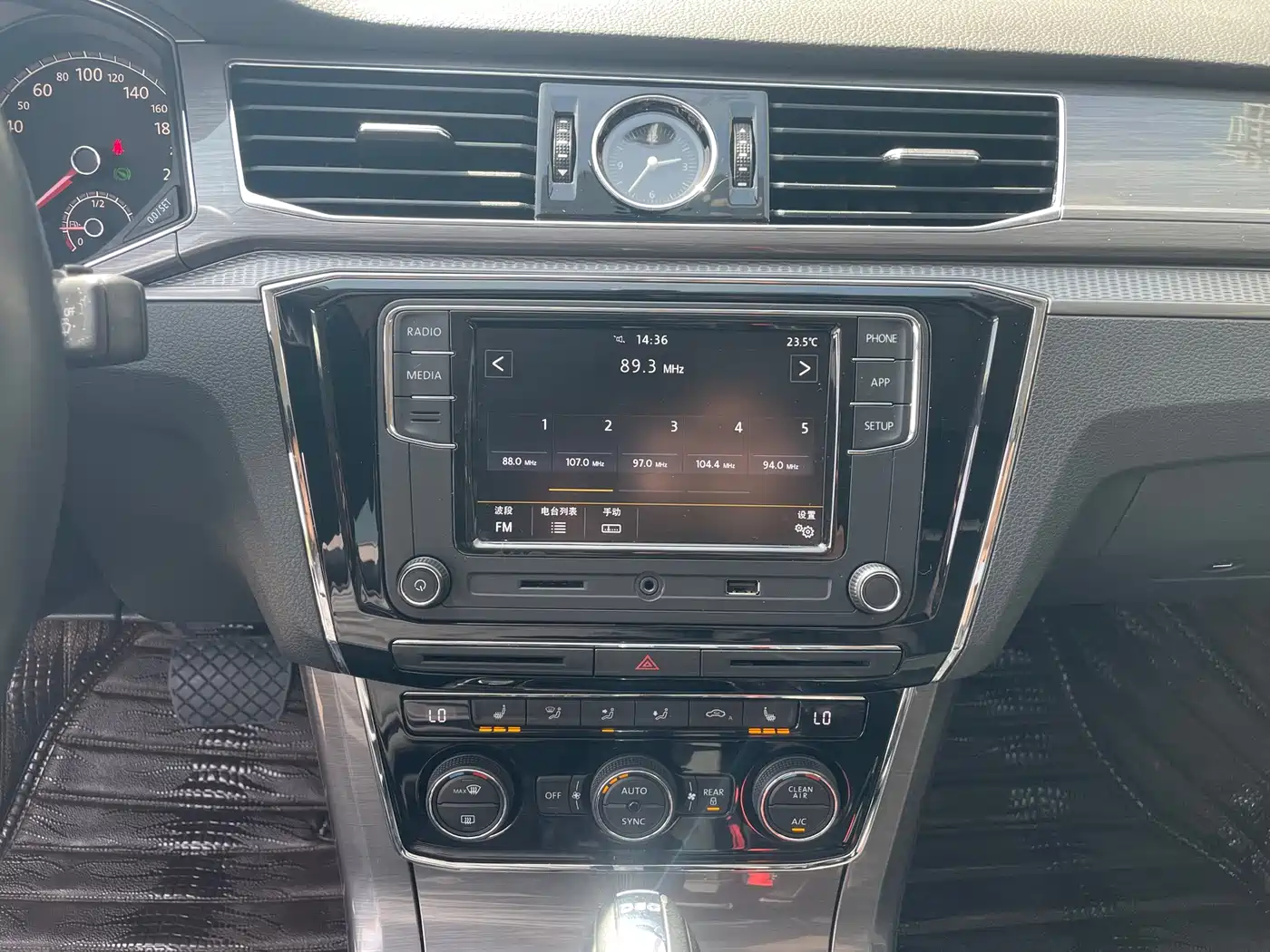 Volkswagen Passat 2017 330TSI DSG Prestige фото 10
