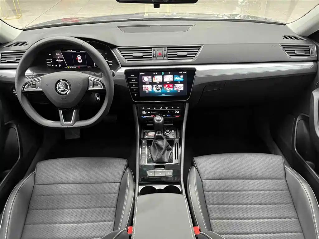 Škoda Superb 2023 Facelift TSI280 DSG Premium Edition фото 2