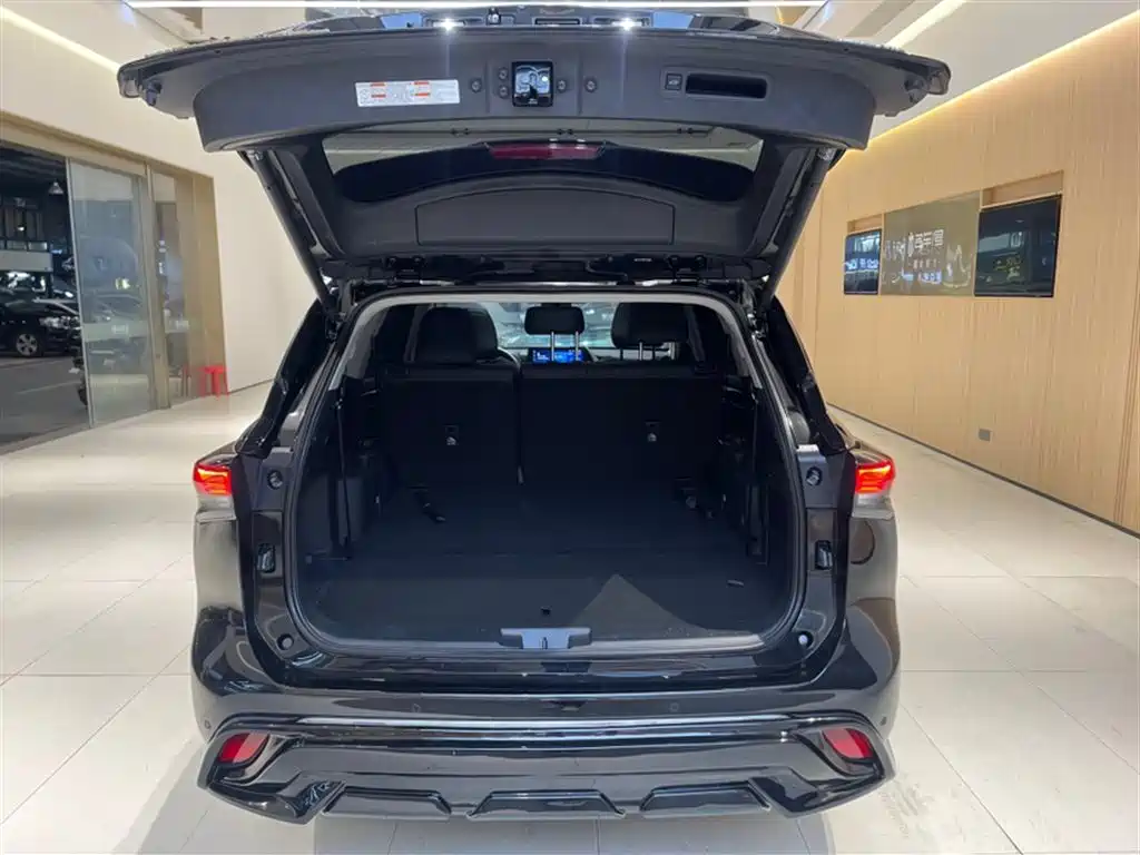 Toyota Highlander 2023 2.5L Smart Hybrid Dual Engine AWD Premium 7-Seater фото 10