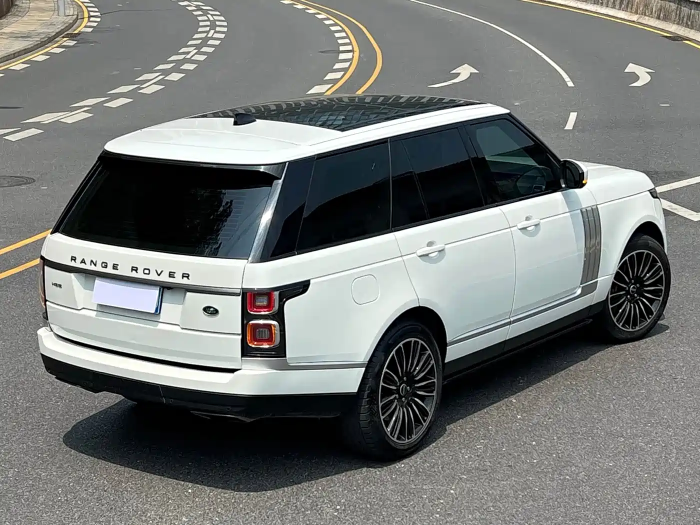 Land Rover Range Rover 2018 3.0 SC V6 Golden Age Edition фото 24