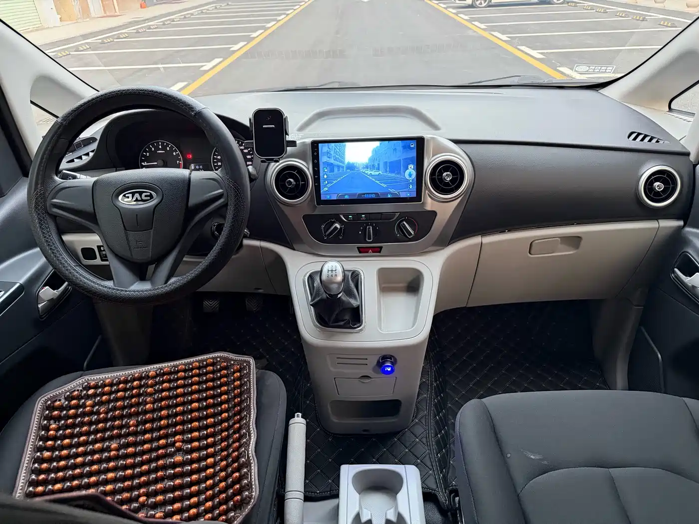 JAC Refine M3 2022 2022 PLUS 1.8L 7-Seater Standard