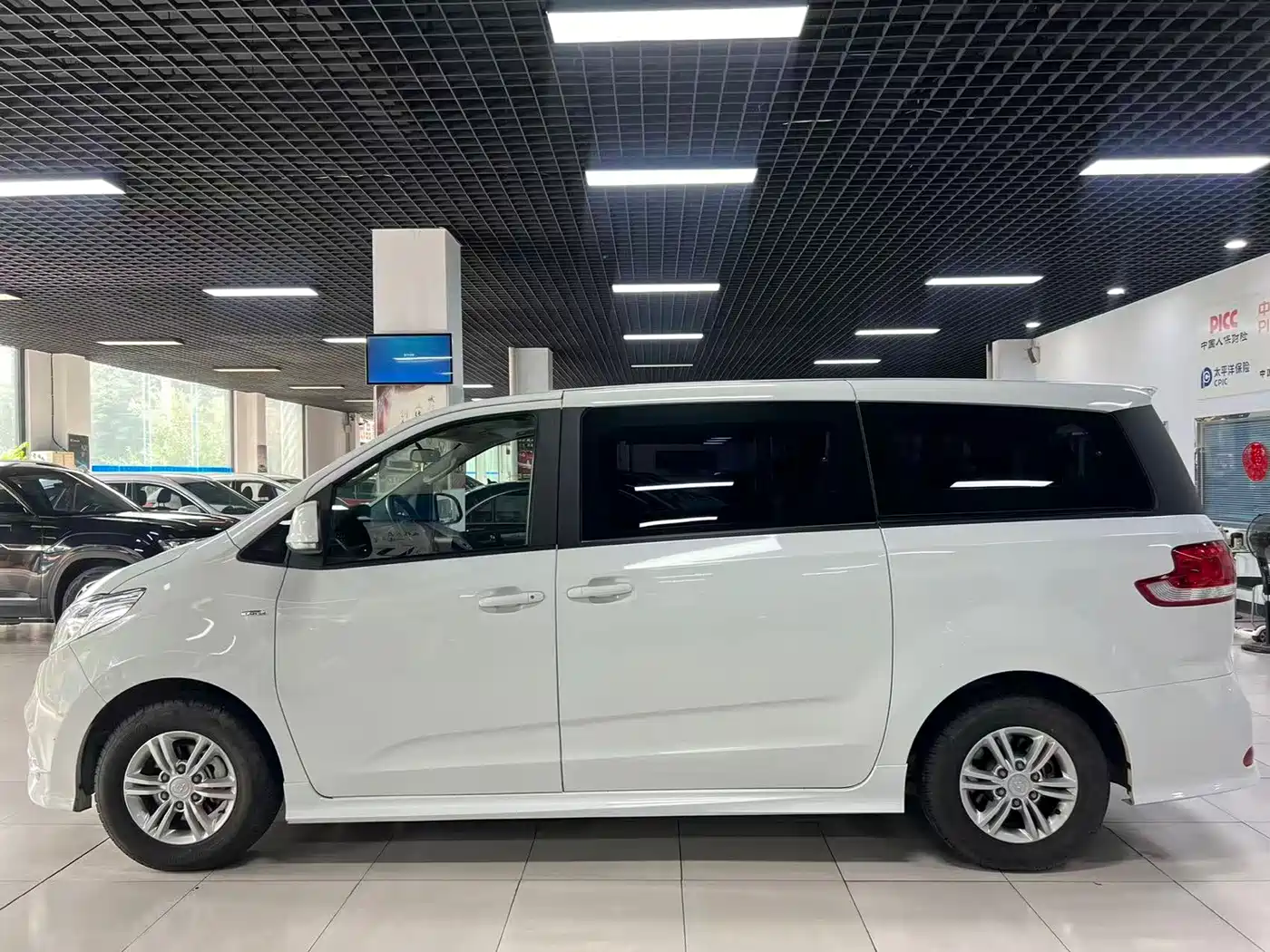 Photo 3 - SAIC Maxus Maxus G10