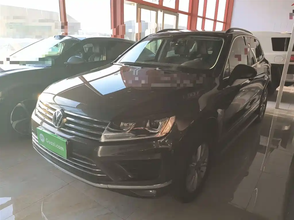Фото 1 - Volkswagen Touareg