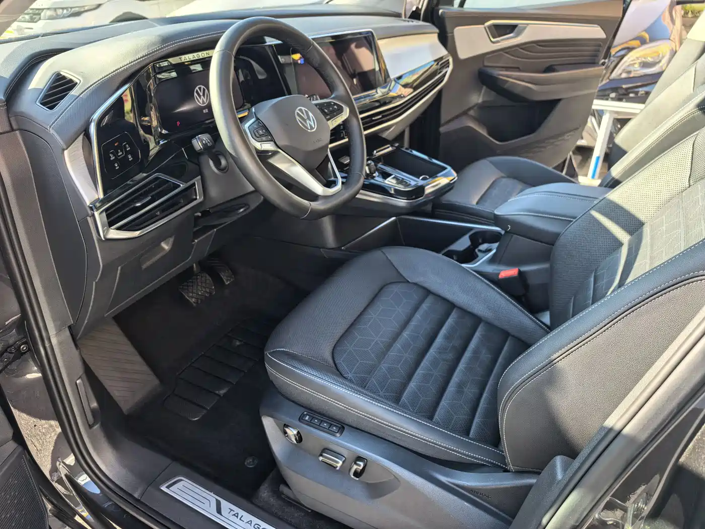 Volkswagen Talagon 2022 380TSI 4WD R-Line Explorer Edition 6-seater фото 8