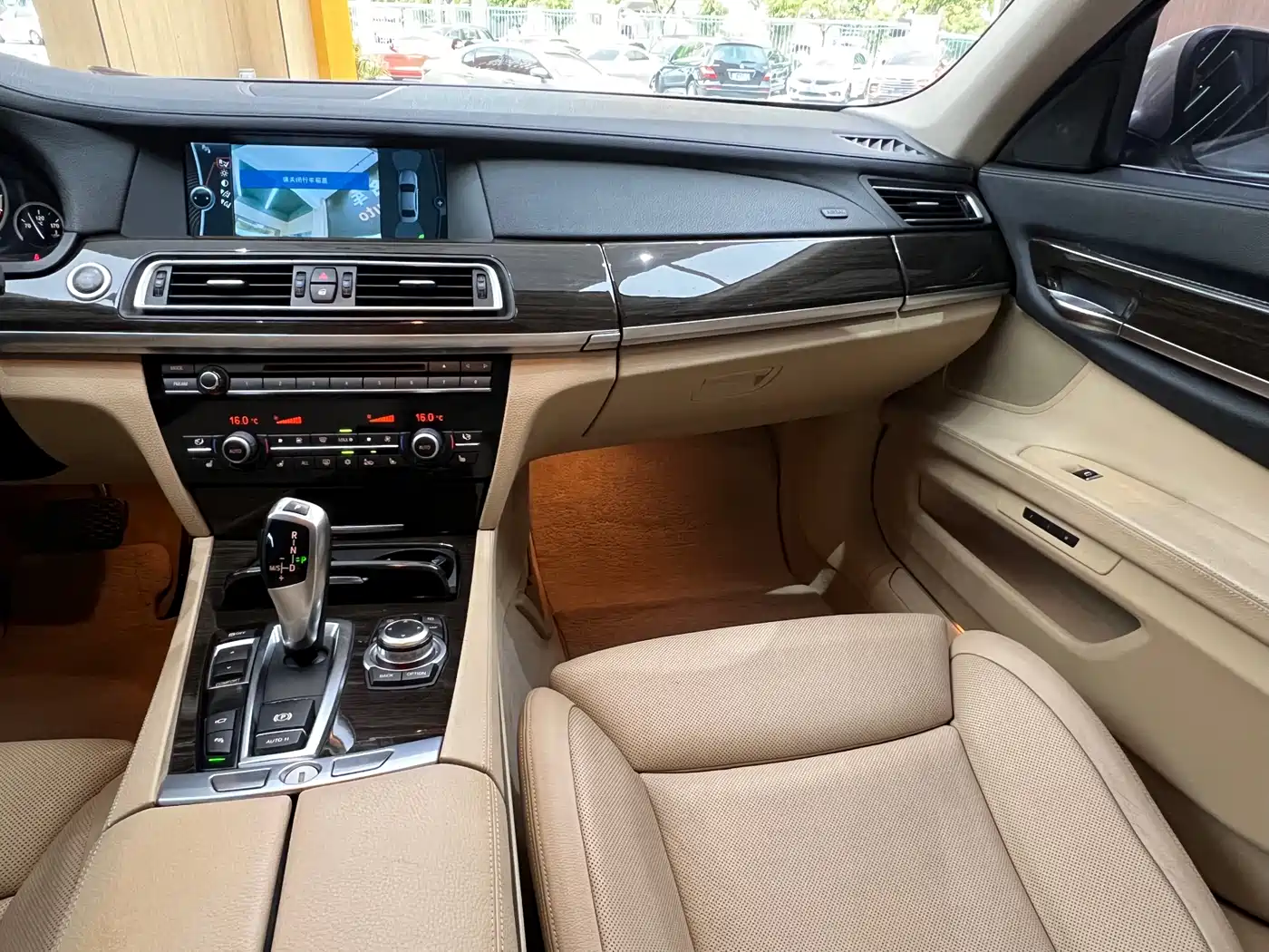 BMW 7 Series 2010 750Li фото 31