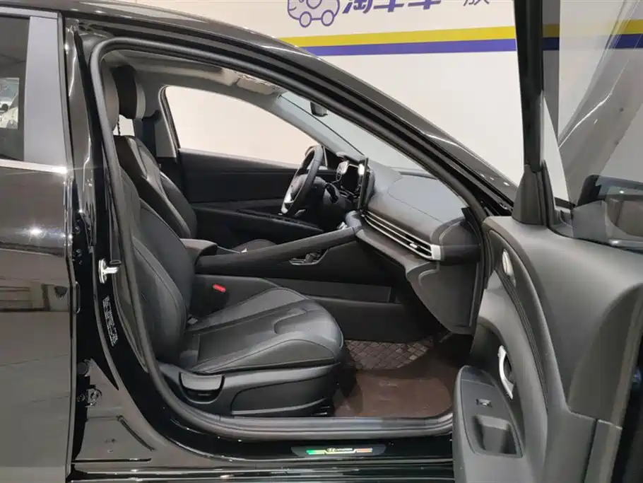 Hyundai Elantra 2023 1.5L CVT GLX Elite Edition фото 8