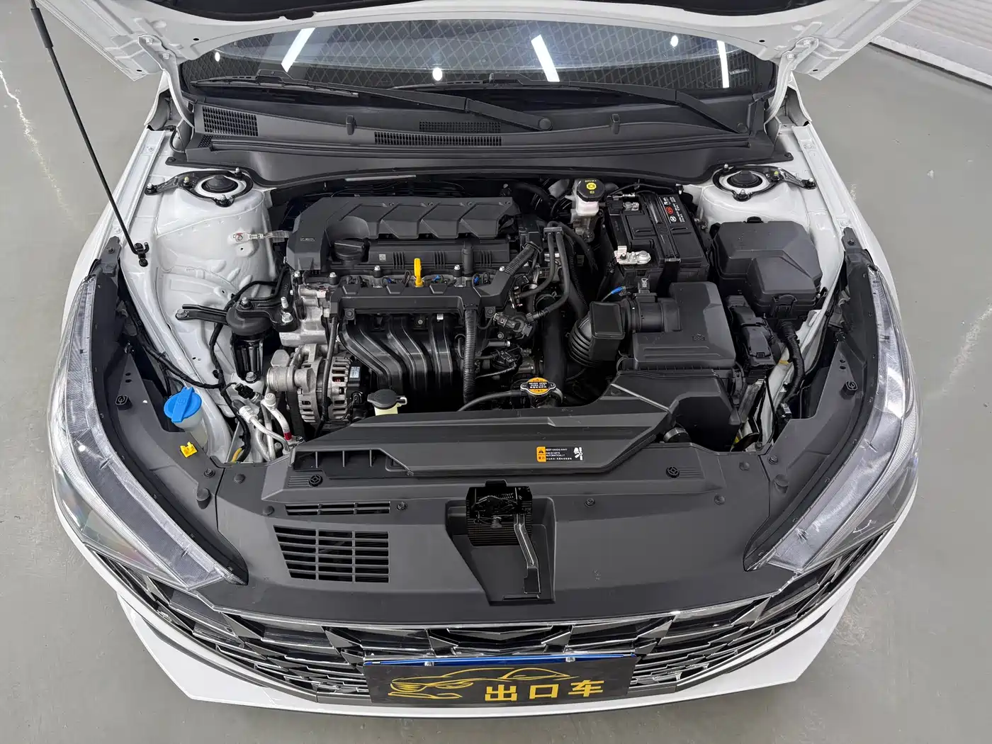 Hyundai Elantra 2022 1.5L CVT LUX Premium Edition фото 20