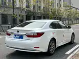 Фото 9 - Lexus ES