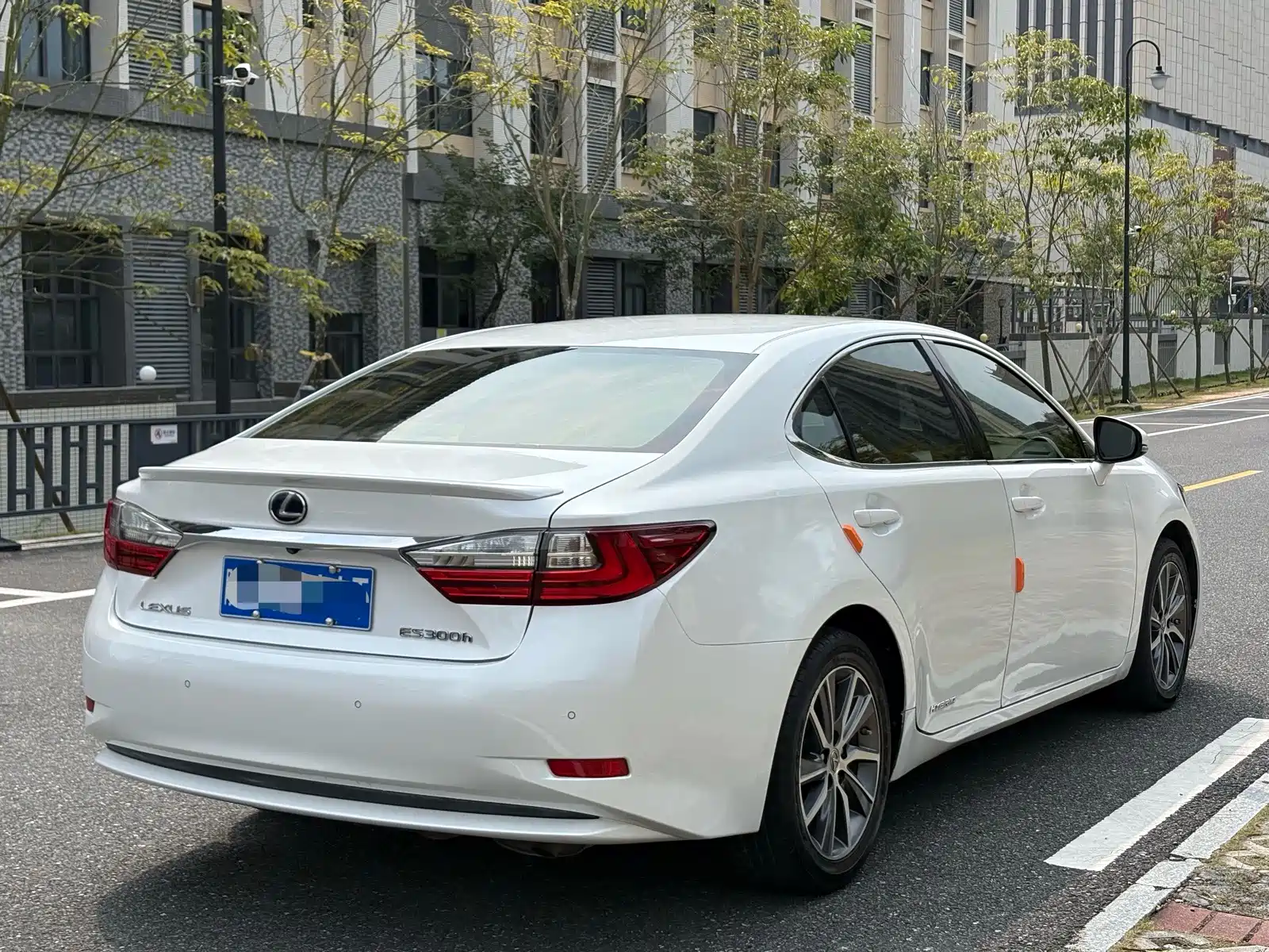 Фото 9 - Lexus ES