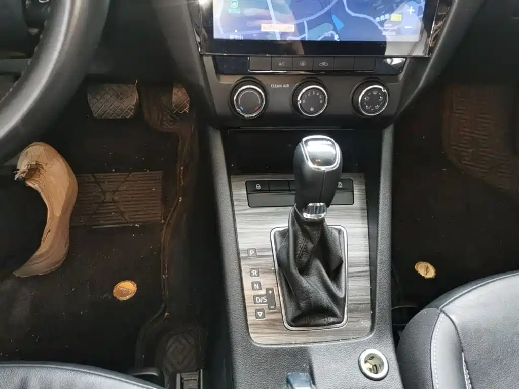 Škoda Octavia 2017 1.6L Automatic Smart Edition фото 14