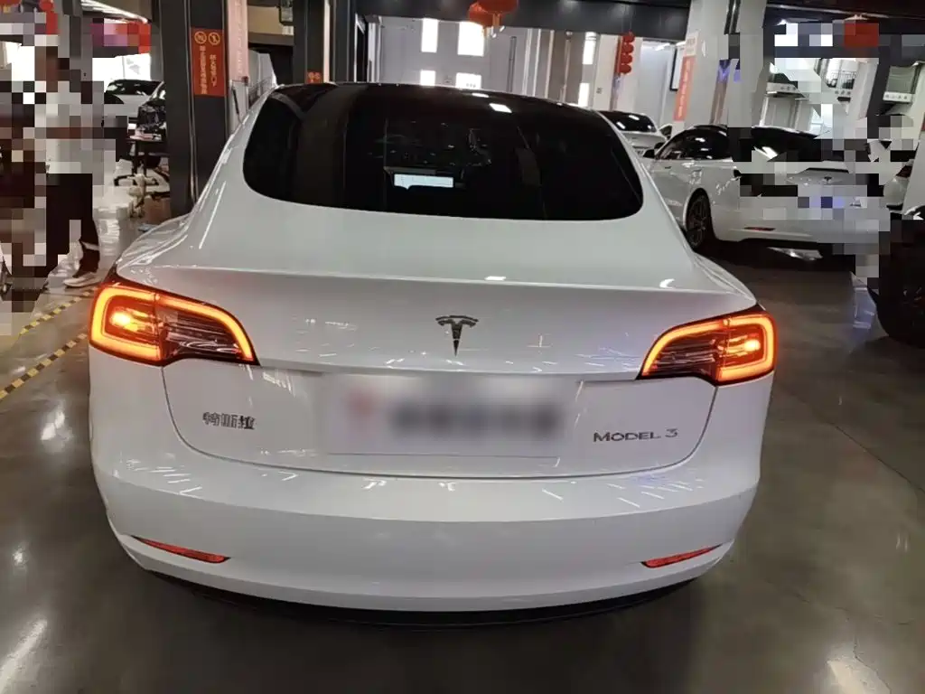 Фото 6 - Tesla Model 3