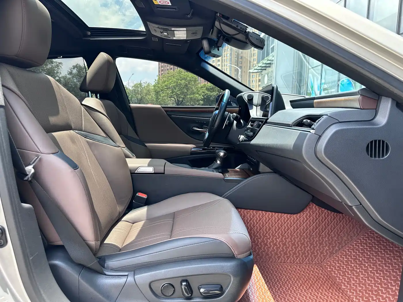 Фото 4 - Lexus ES