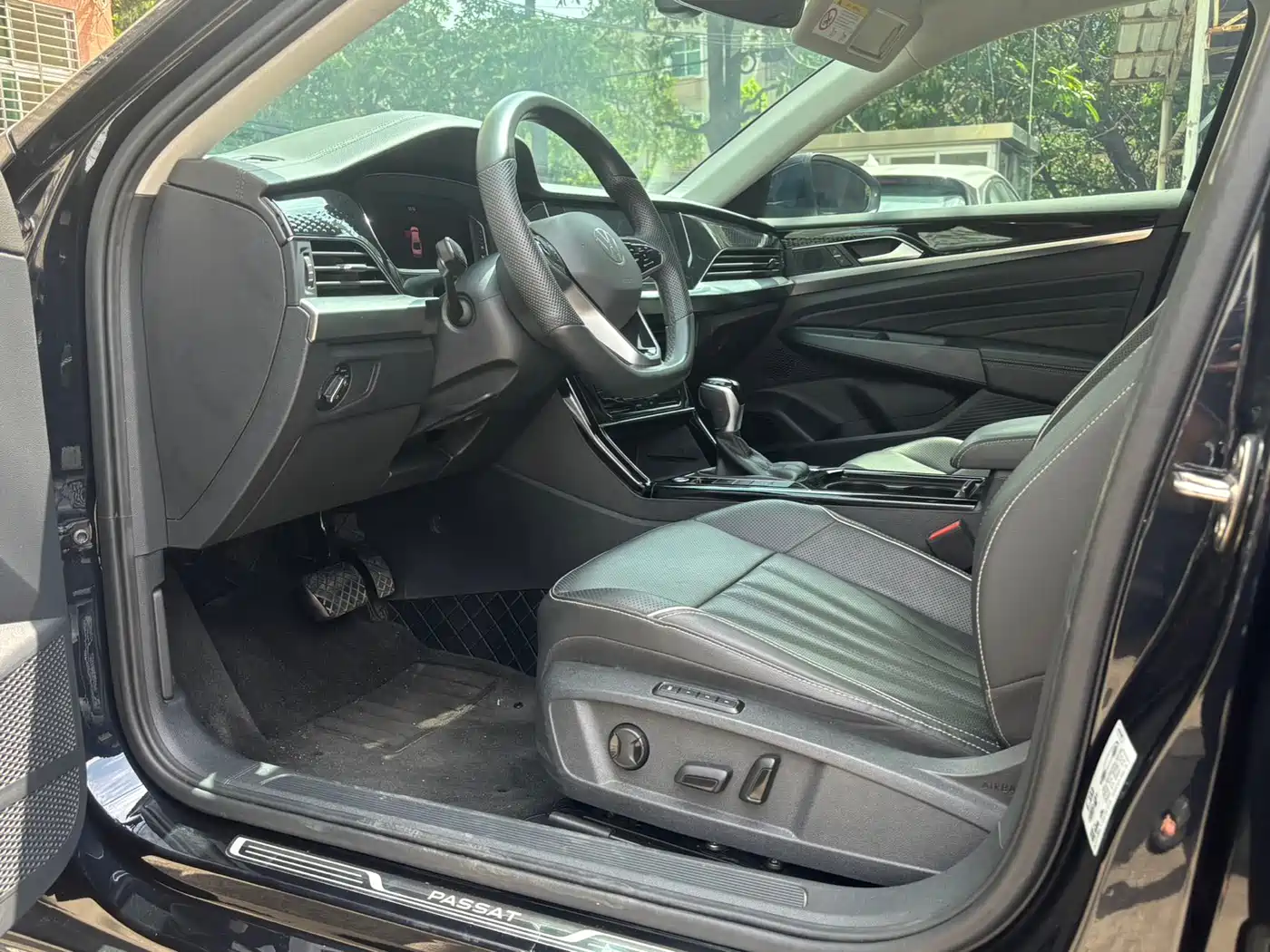 Volkswagen Passat 2024 380TSI Elite Edition фото 8