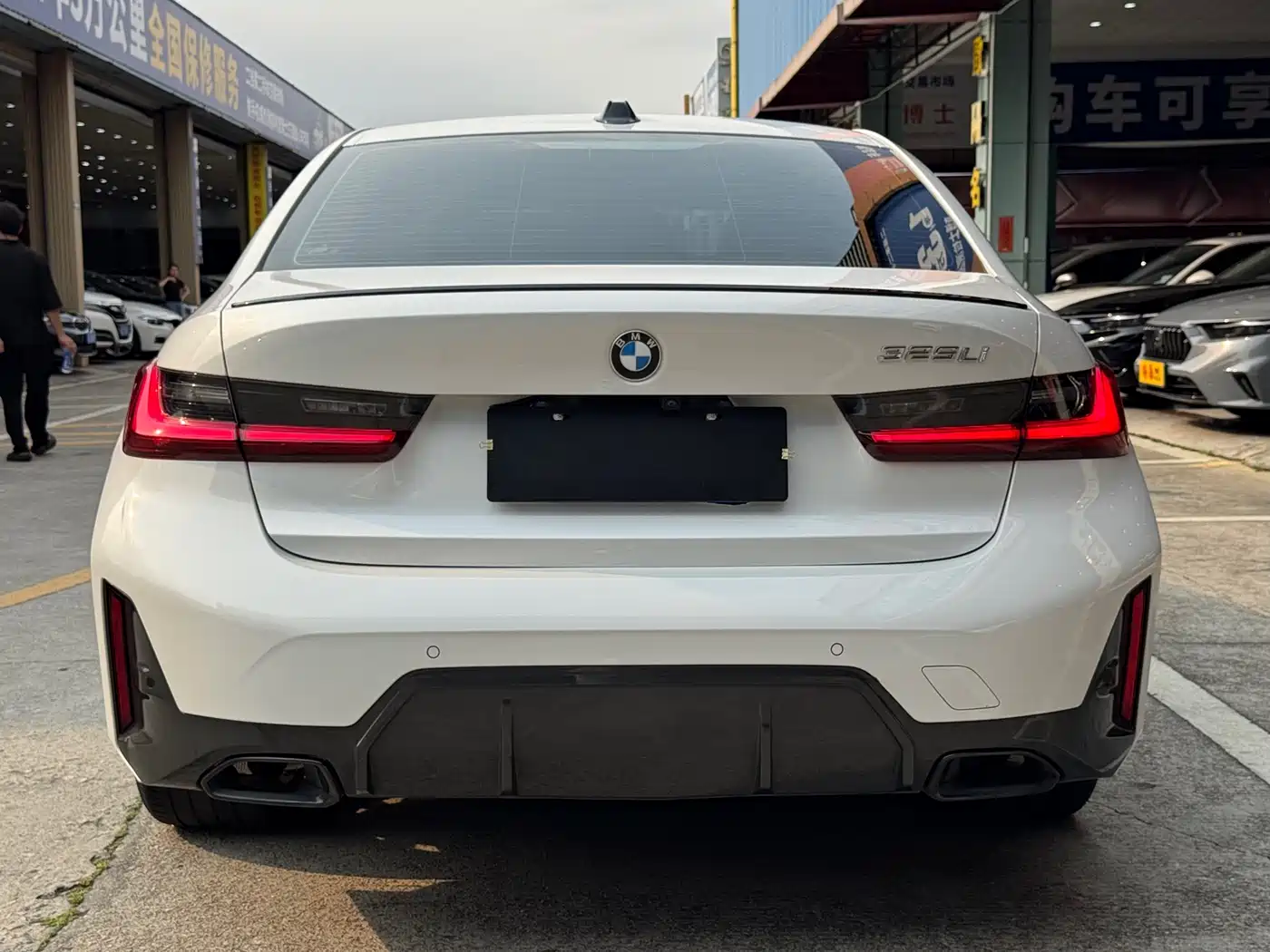 BMW 3 Series 2023 325Li M Sport Black Night Package фото 25