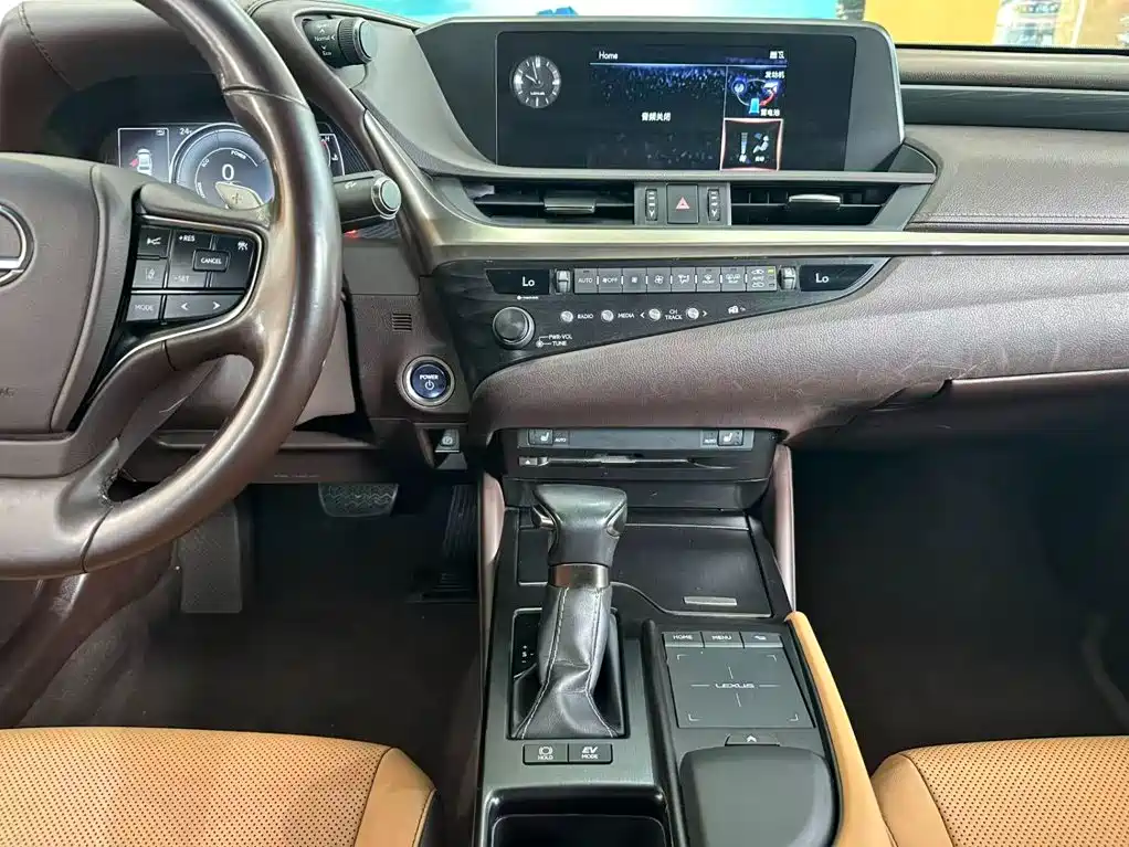 Фото 6 - Lexus ES